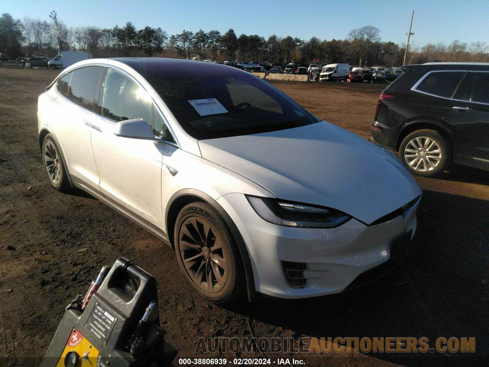 5YJXCBE26HF060650 TESLA MODEL X 2017