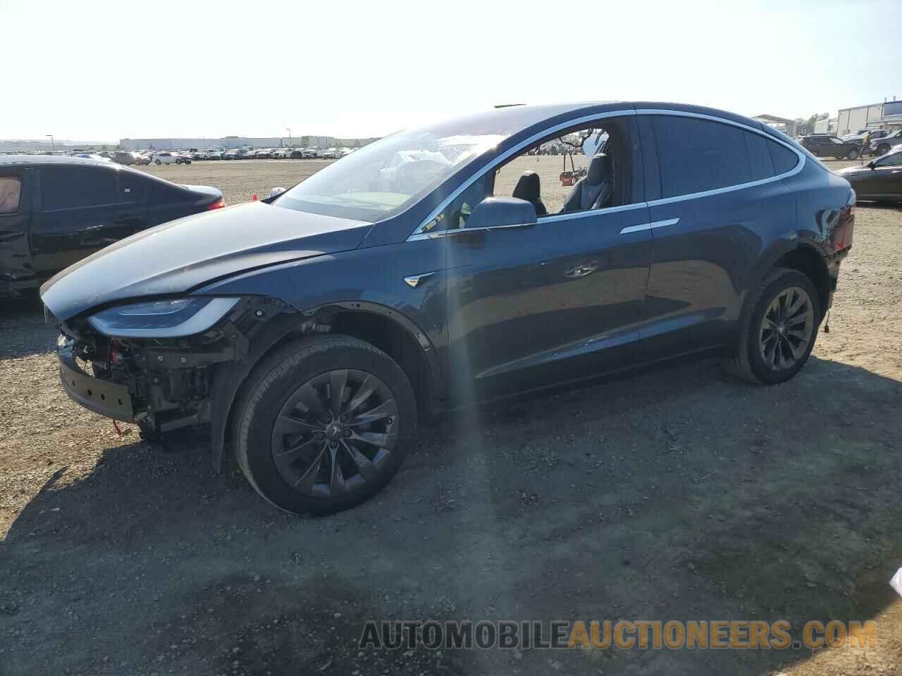 5YJXCBE26JF138625 TESLA MODEL X 2018