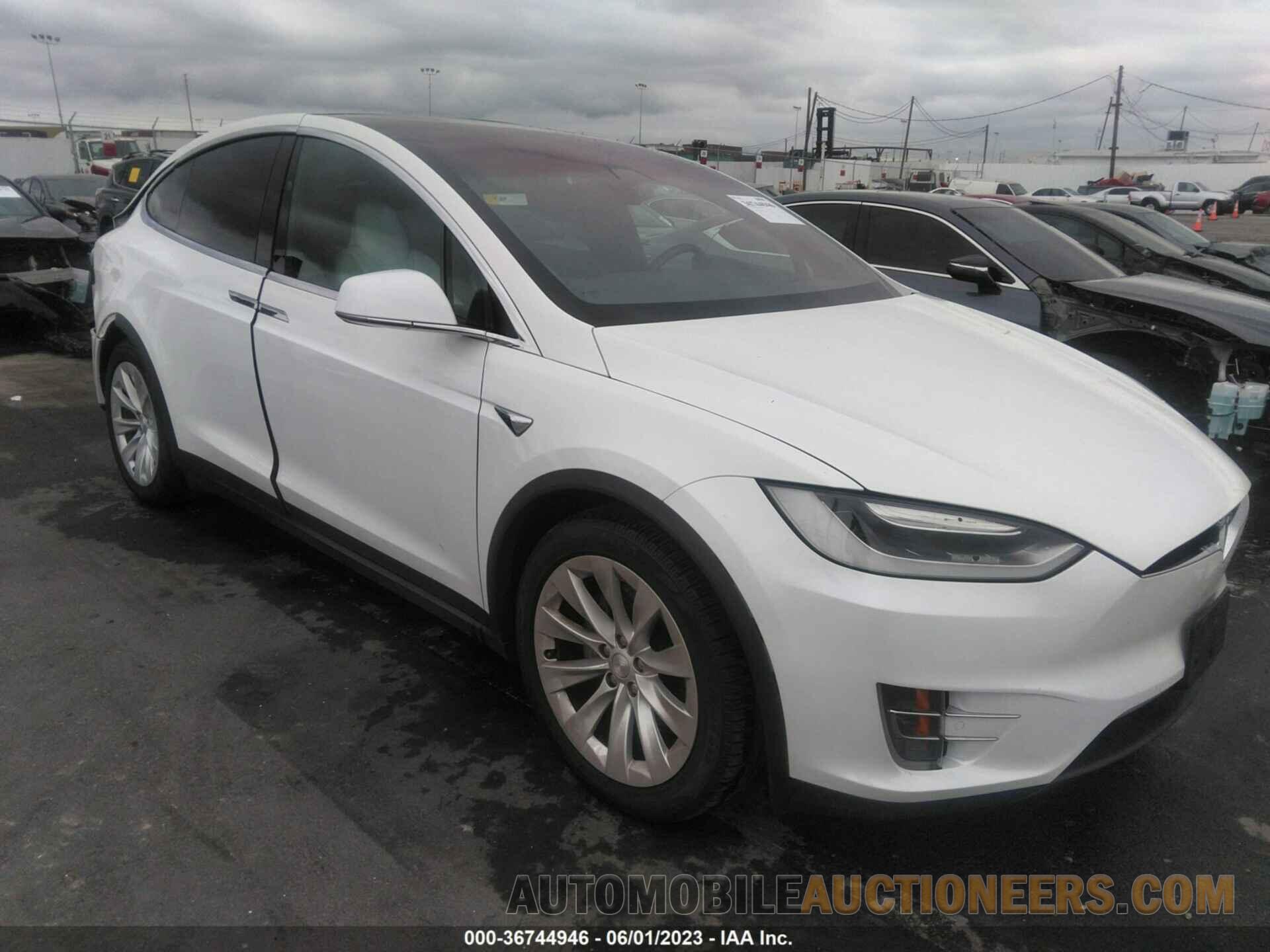 5YJXCBE27HF056185 TESLA MODEL X 2017