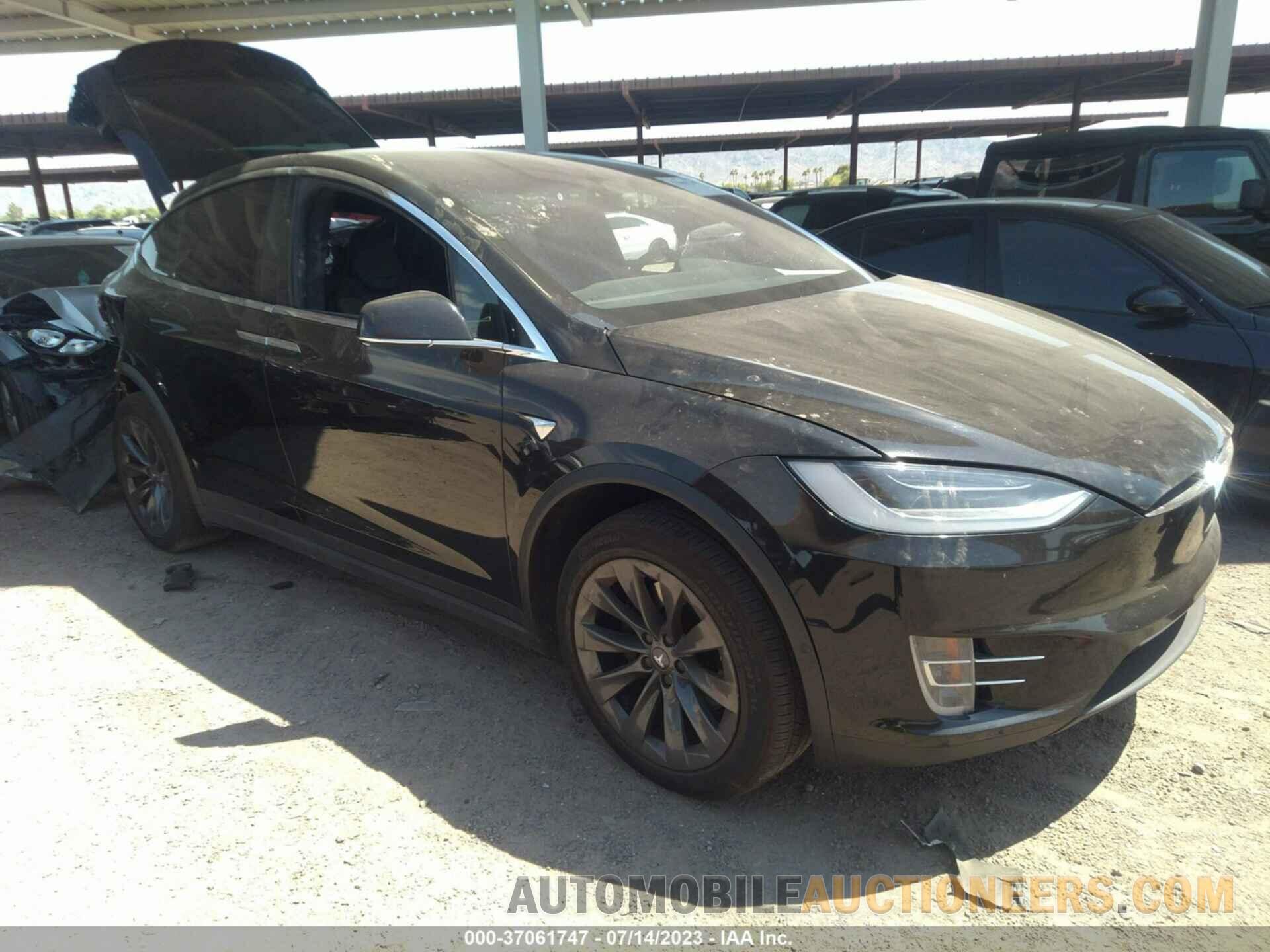 5YJXCBE28HF064702 TESLA MODEL X 2017