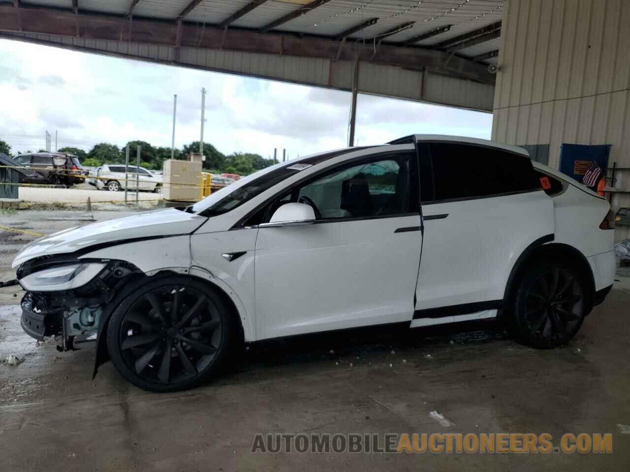 5YJXCBE29HF037881 TESLA MODEL X 2017