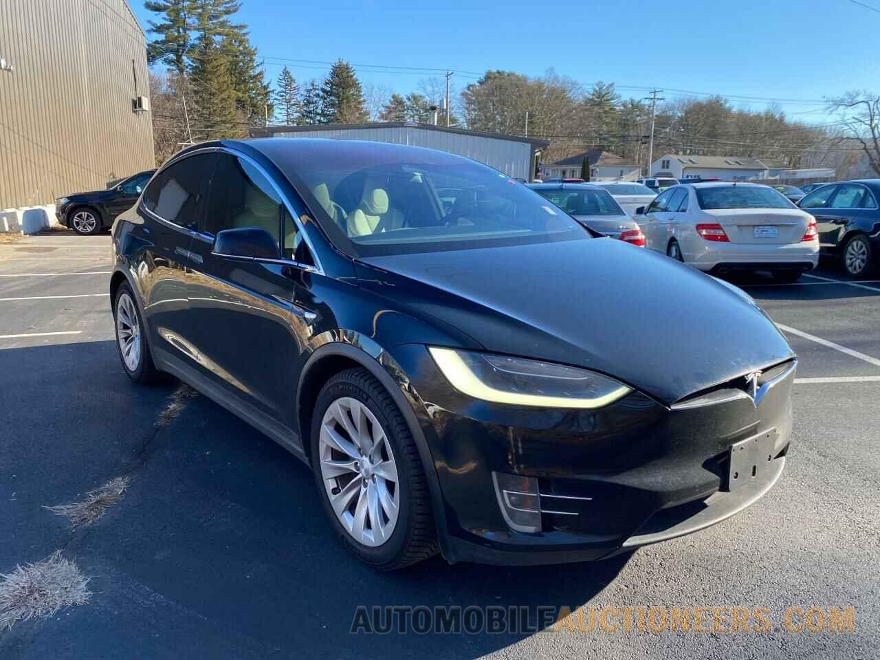 5YJXCBE29HF043891 TESLA MODEL X 2017