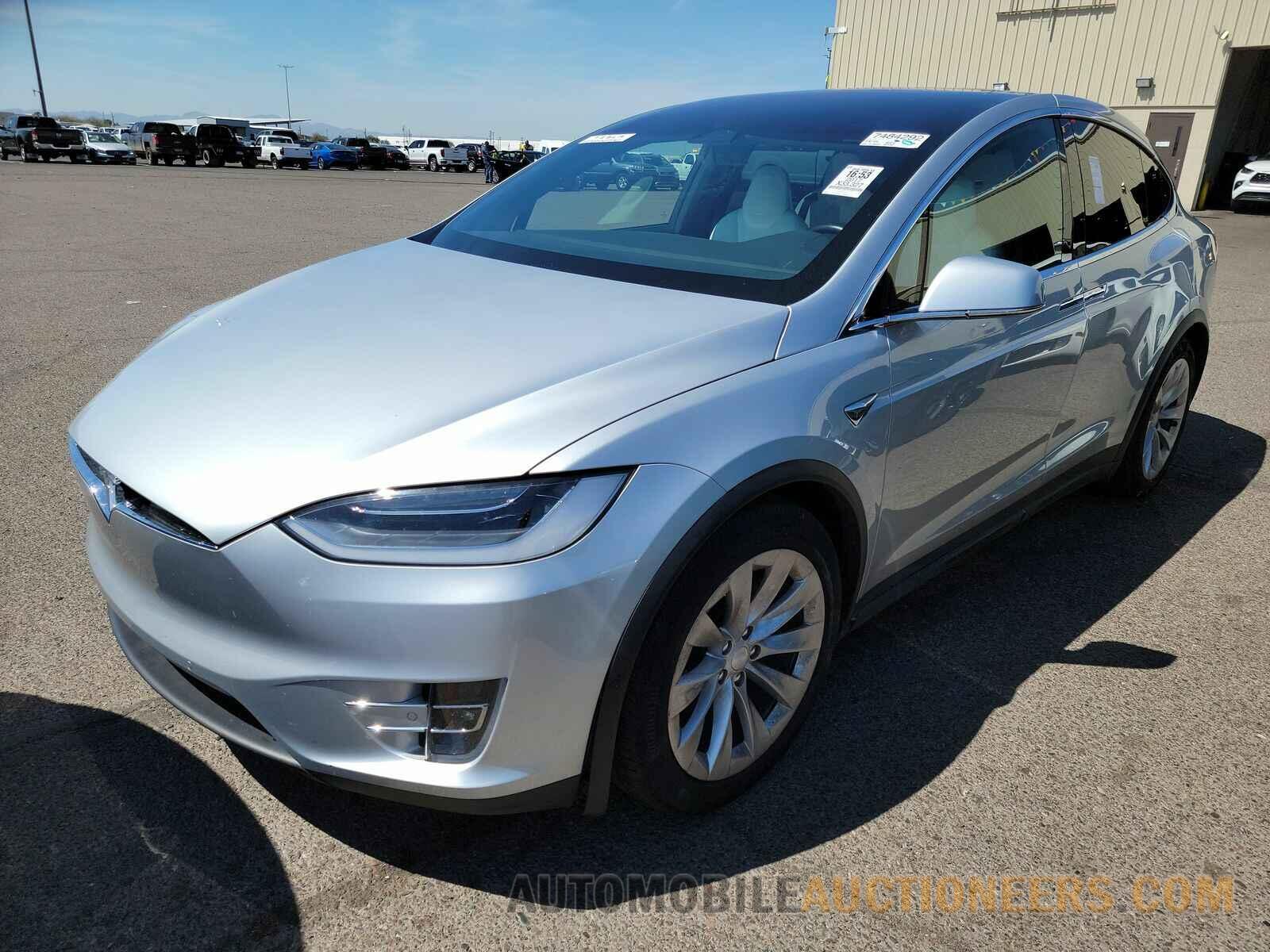 5YJXCBE29HF076194 Tesla Model X 2017