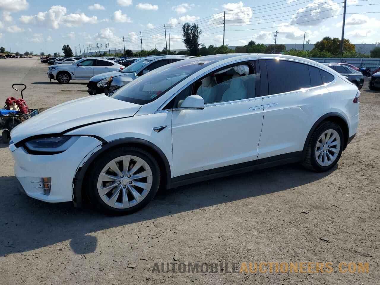 5YJXCBE29JF122192 TESLA MODEL X 2018