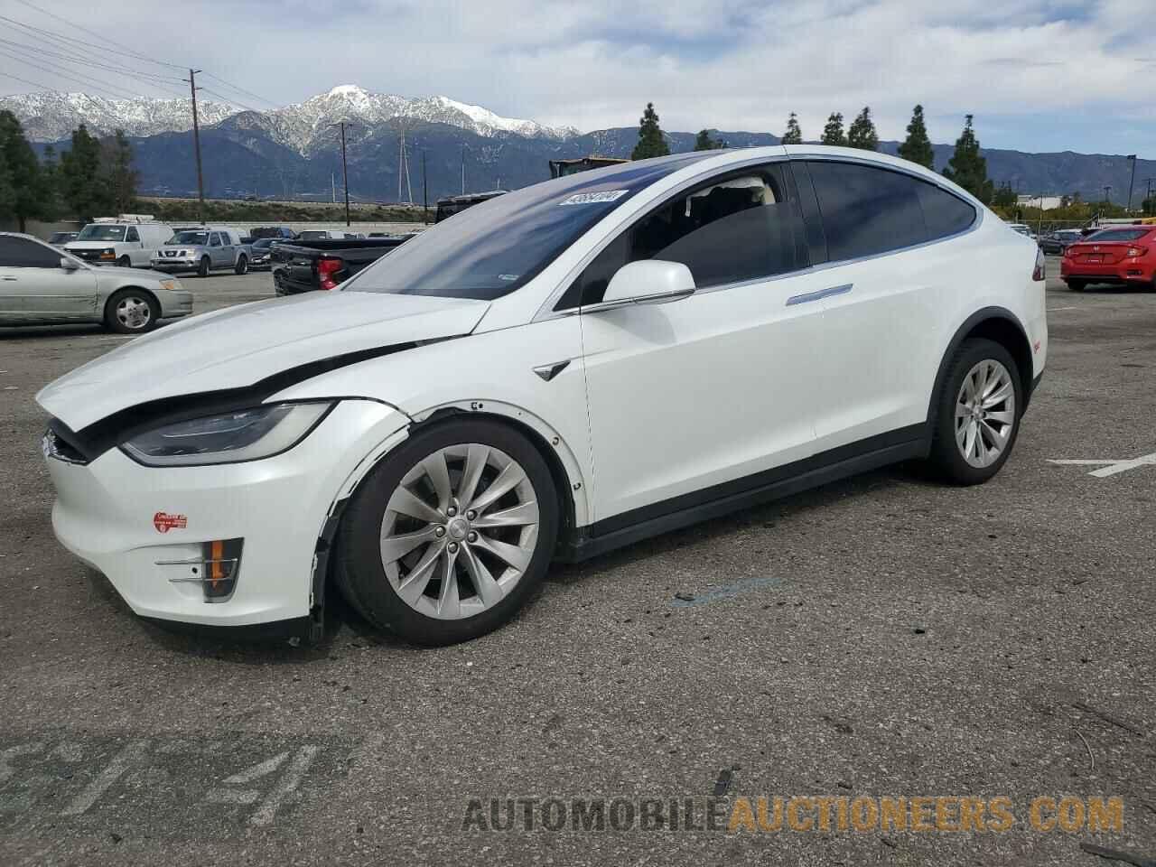 5YJXCBE2XHF041812 TESLA MODEL X 2017