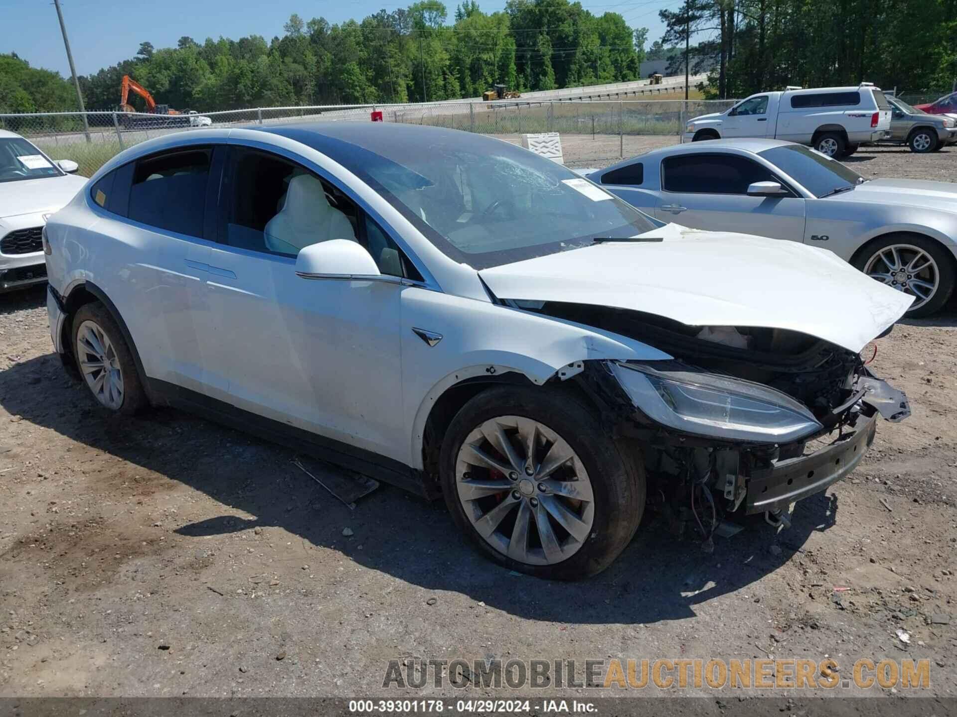 5YJXCBE40HF057633 TESLA MODEL X 2017