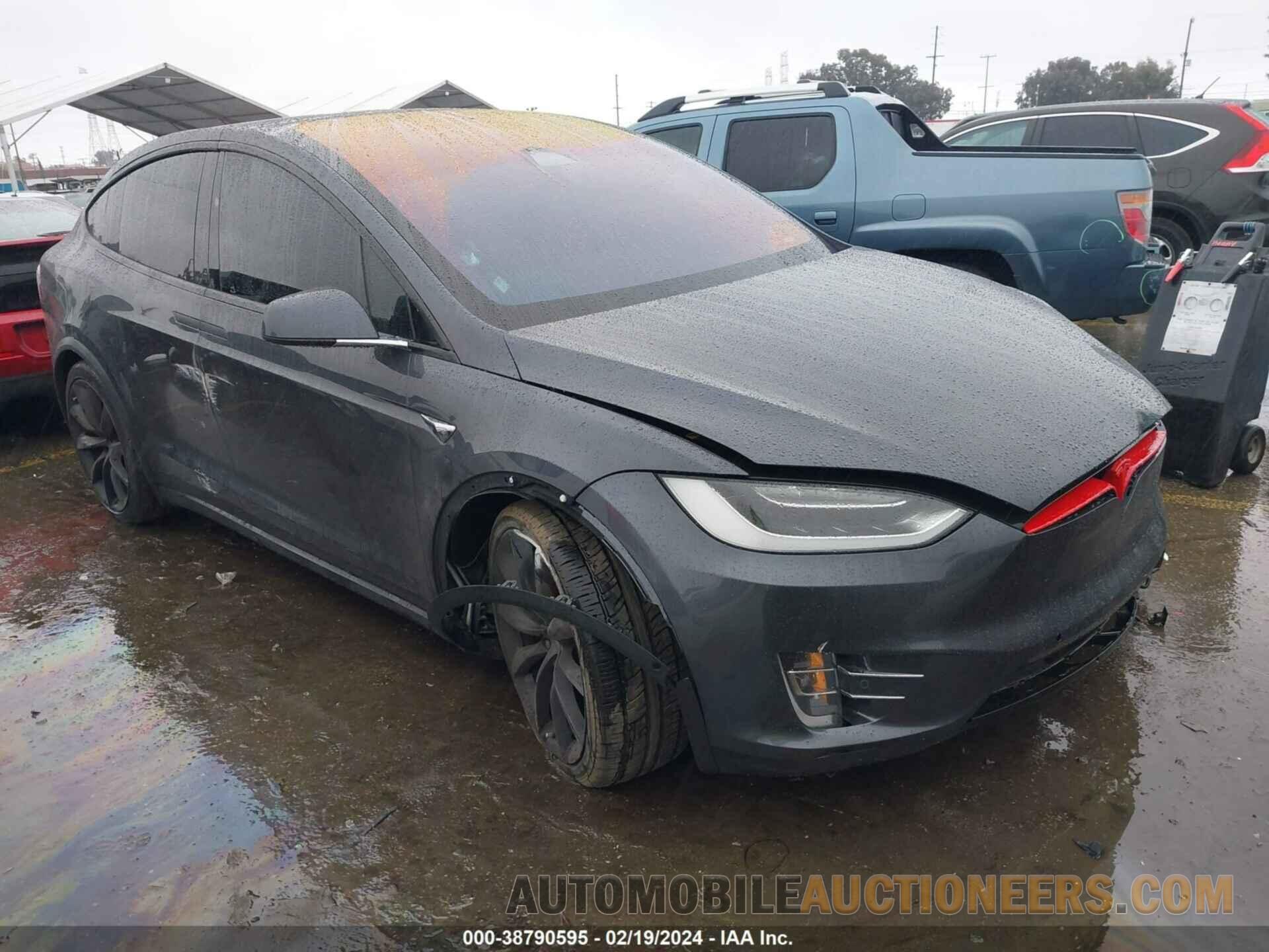 5YJXCBE40JF115617 TESLA MODEL X 2018