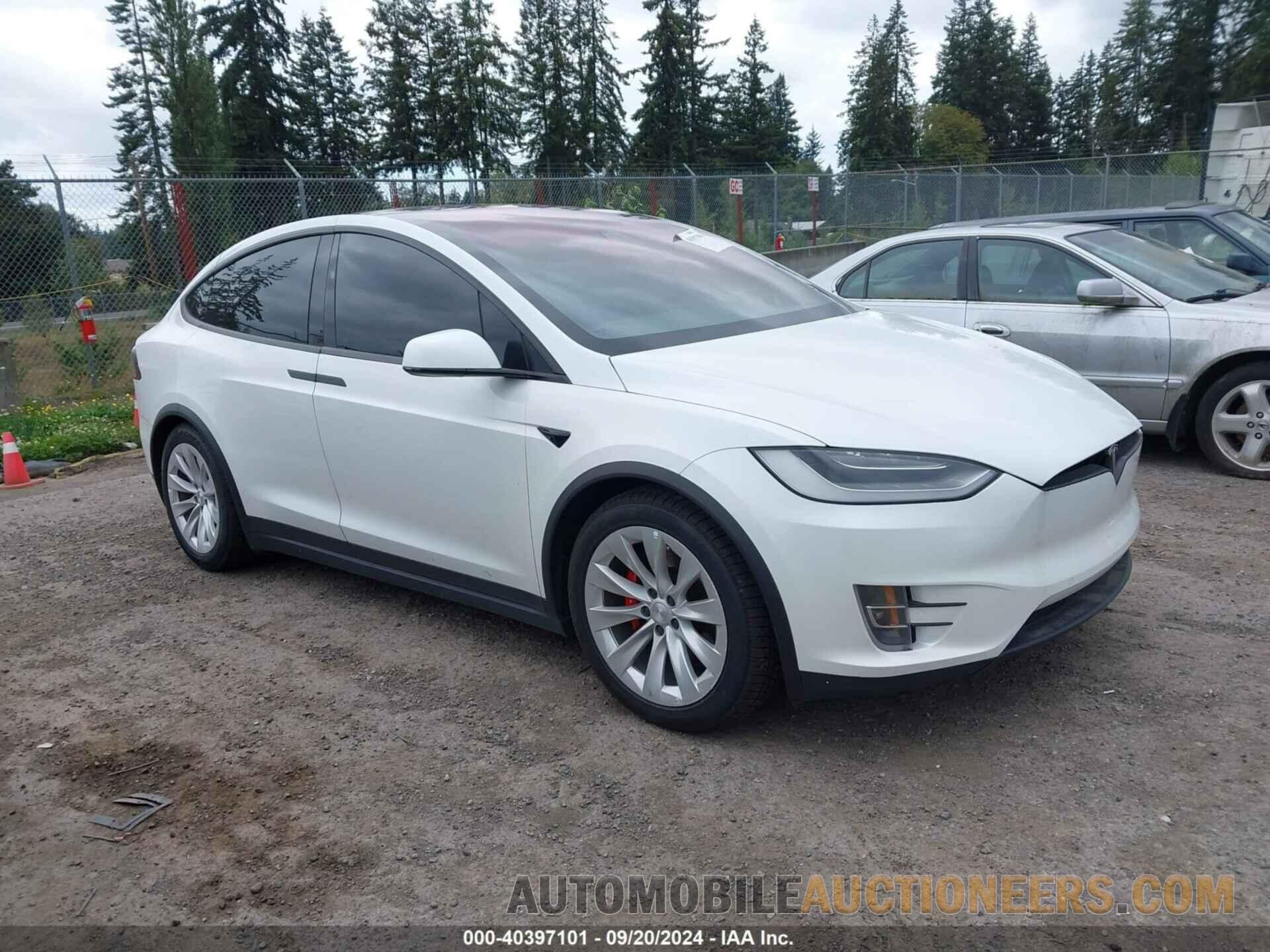 5YJXCBE40LF304156 TESLA MODEL X 2020