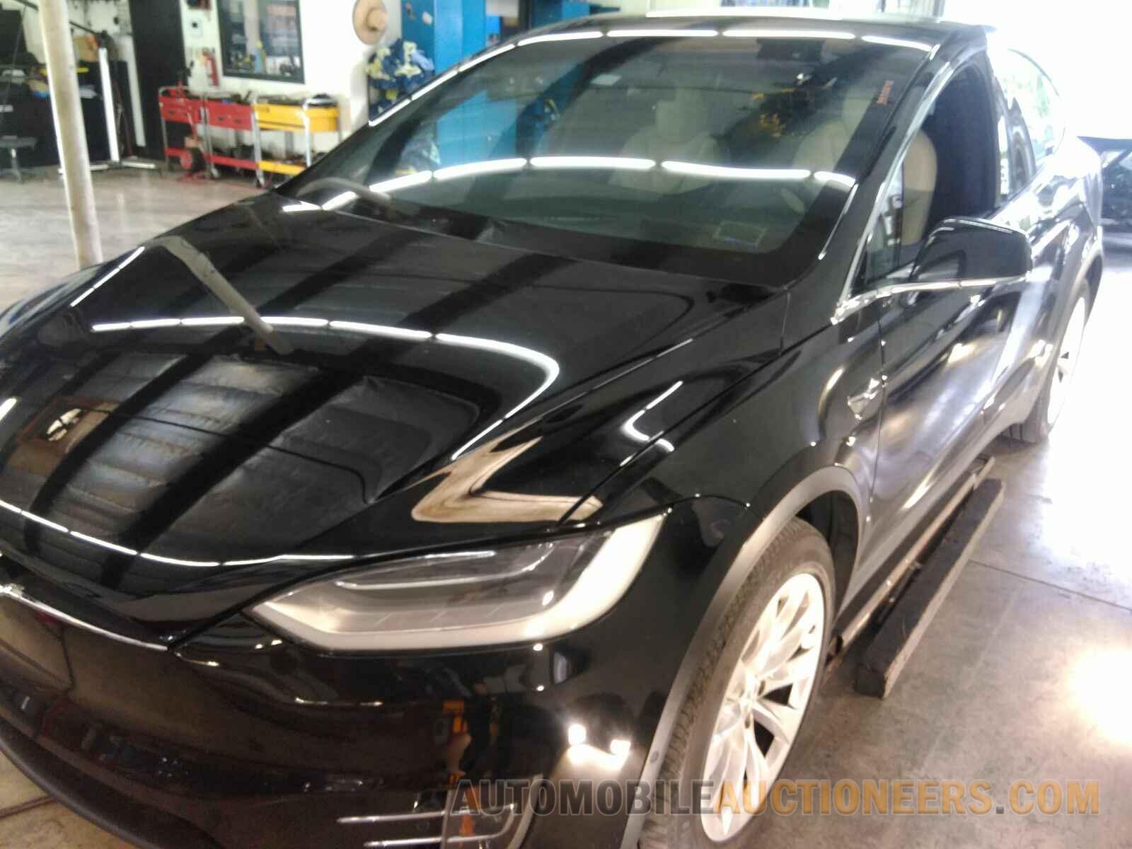 5YJXCBE44MF322113 Tesla Model X 2021