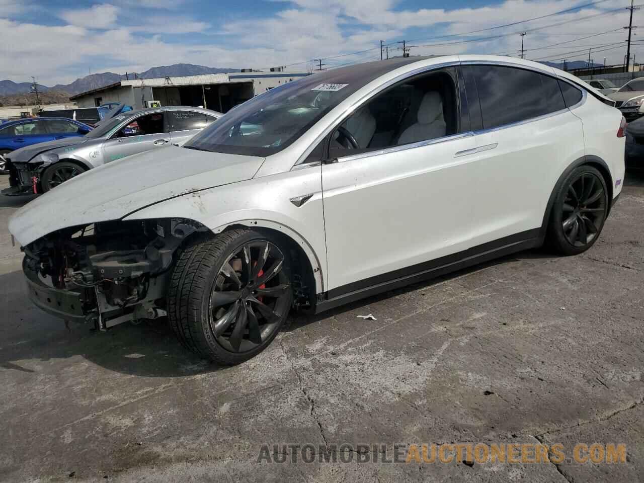 5YJXCBE46JF142952 TESLA MODEL X 2018