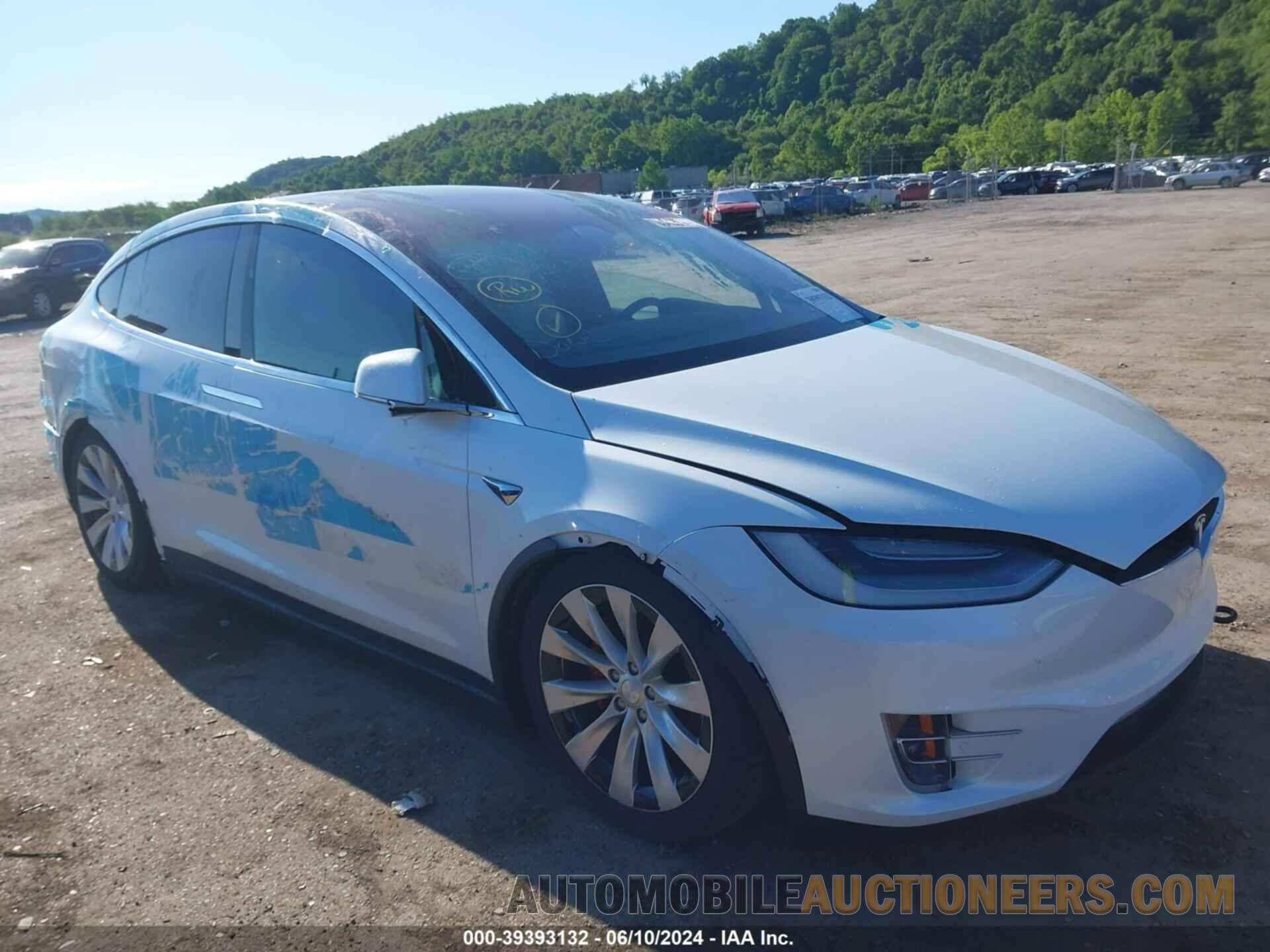 5YJXCBE46LF229236 TESLA MODEL X 2020