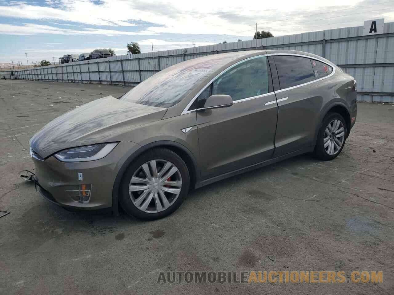 5YJXCBE48GF001132 TESLA MODEL X 2016