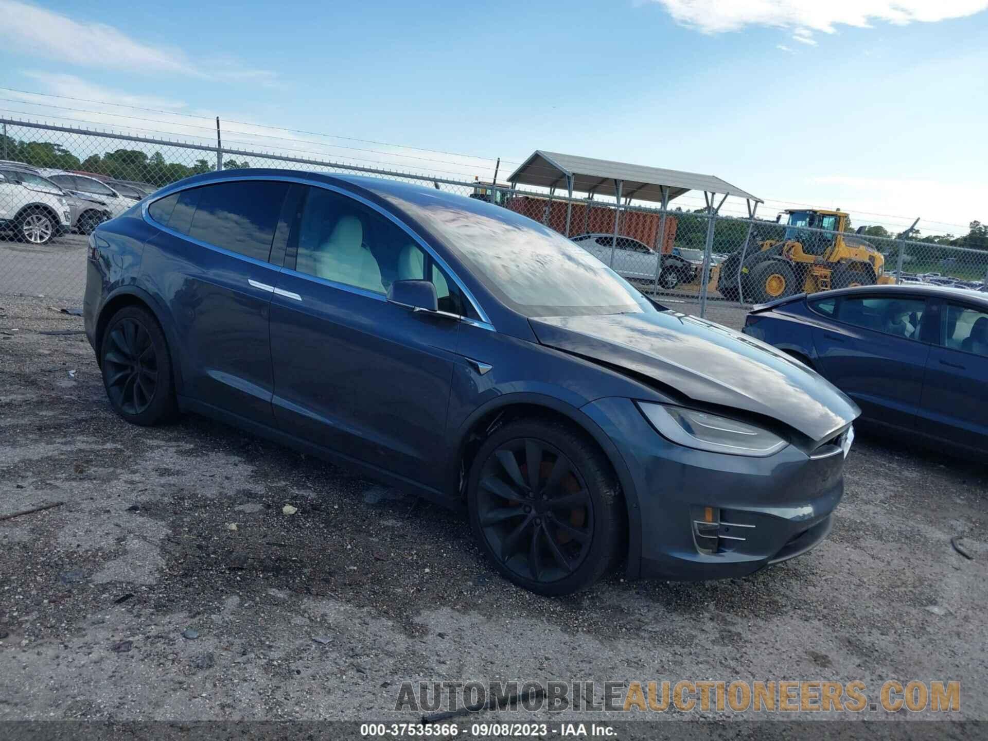 5YJXCBE48MF323555 TESLA MODEL X 2021