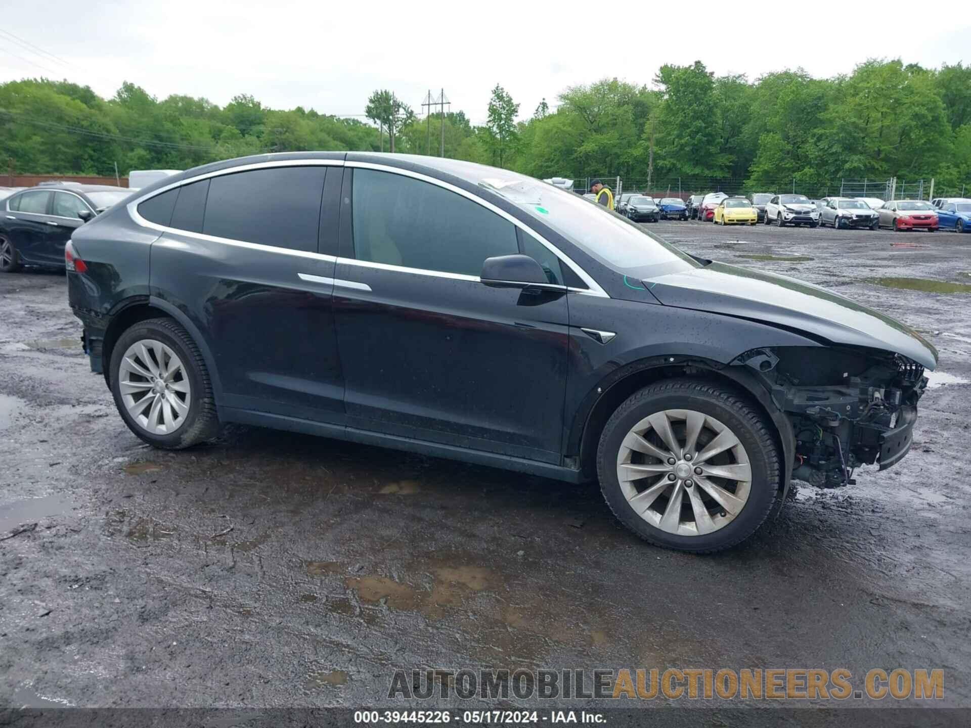 5YJXCDE23HF029562 TESLA MODEL X 2017