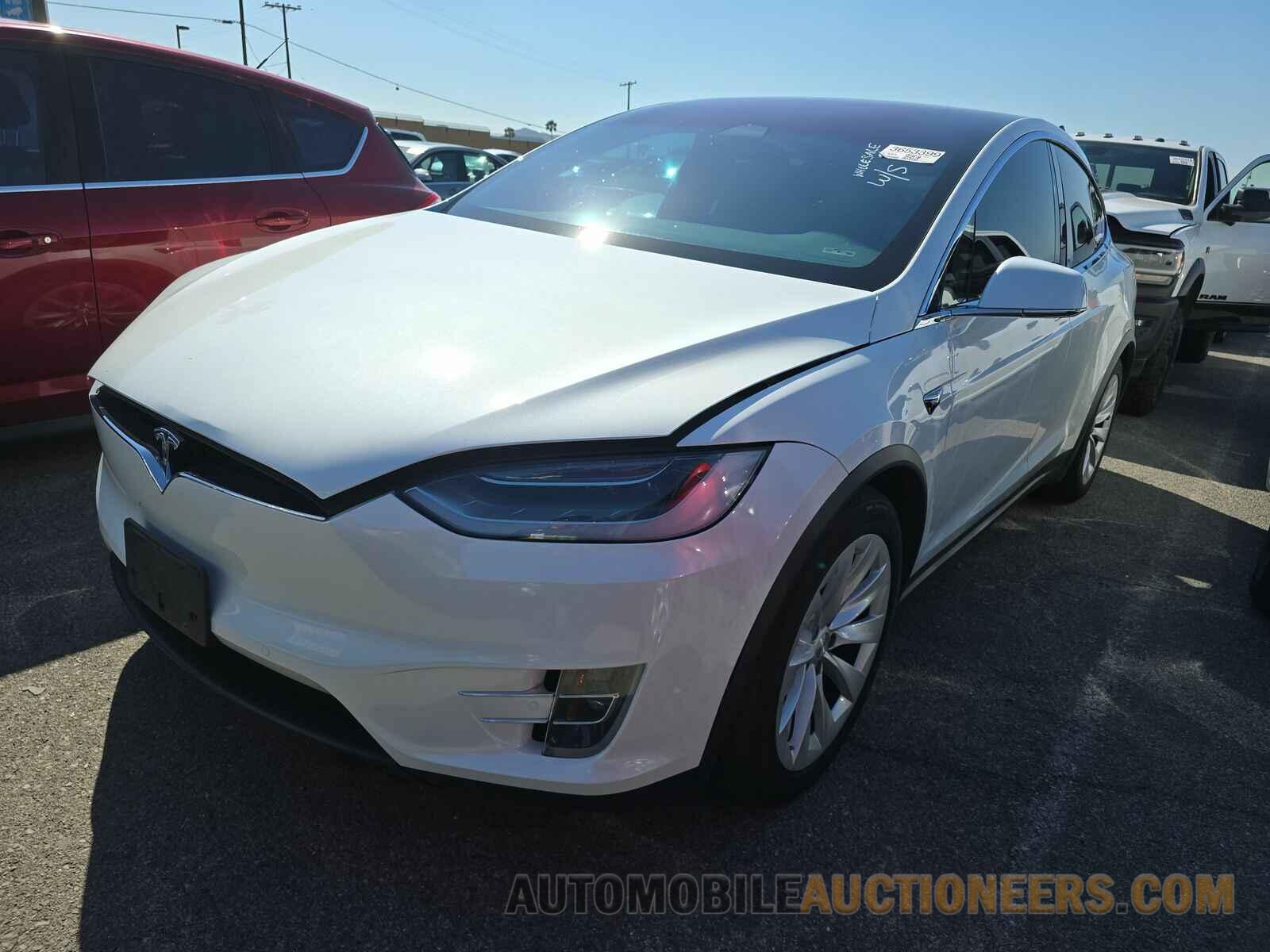 5YJXCDE24LF280101 Tesla Model X 2020