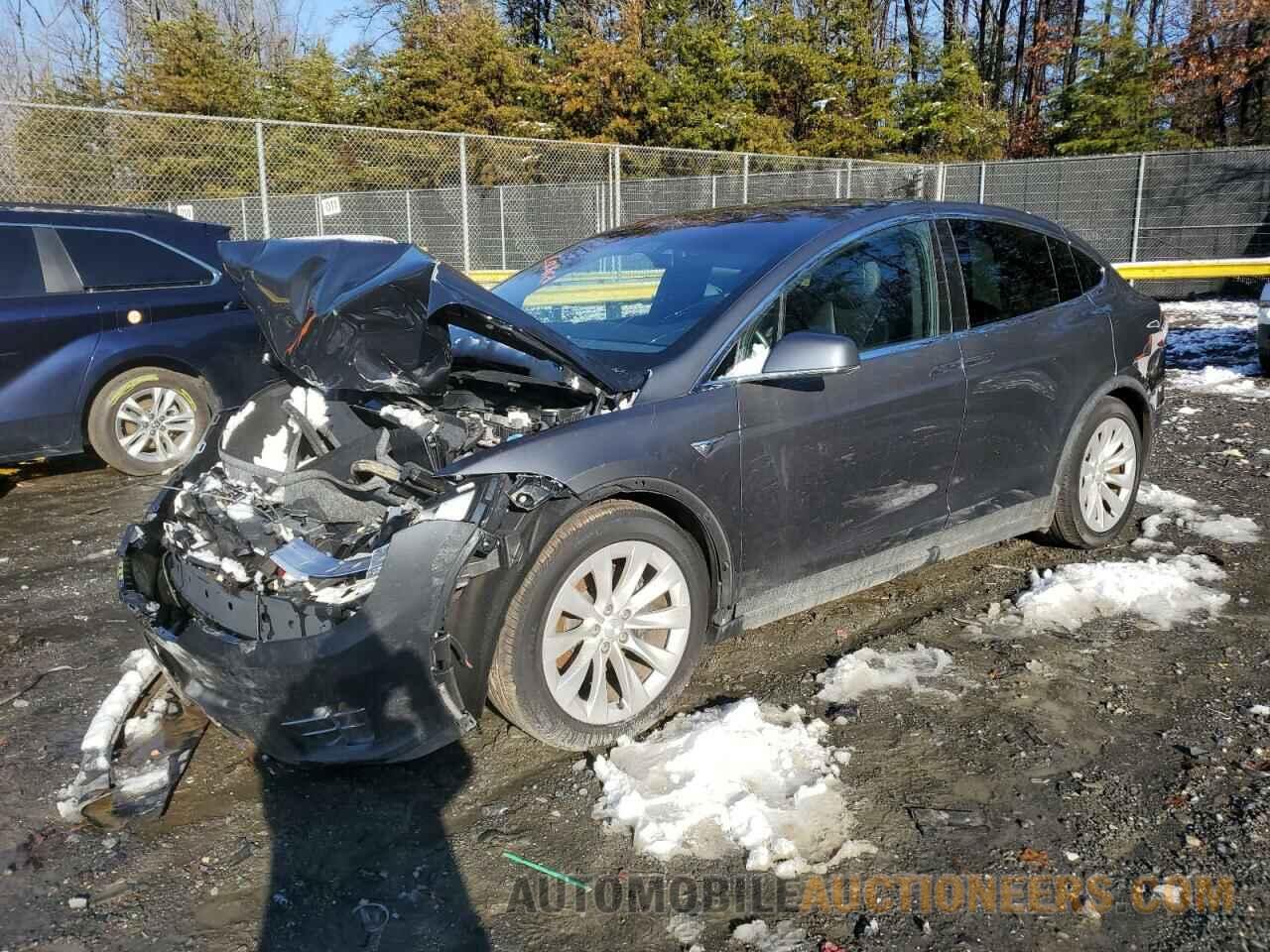 5YJXCDE25HF041972 TESLA MODEL X 2017