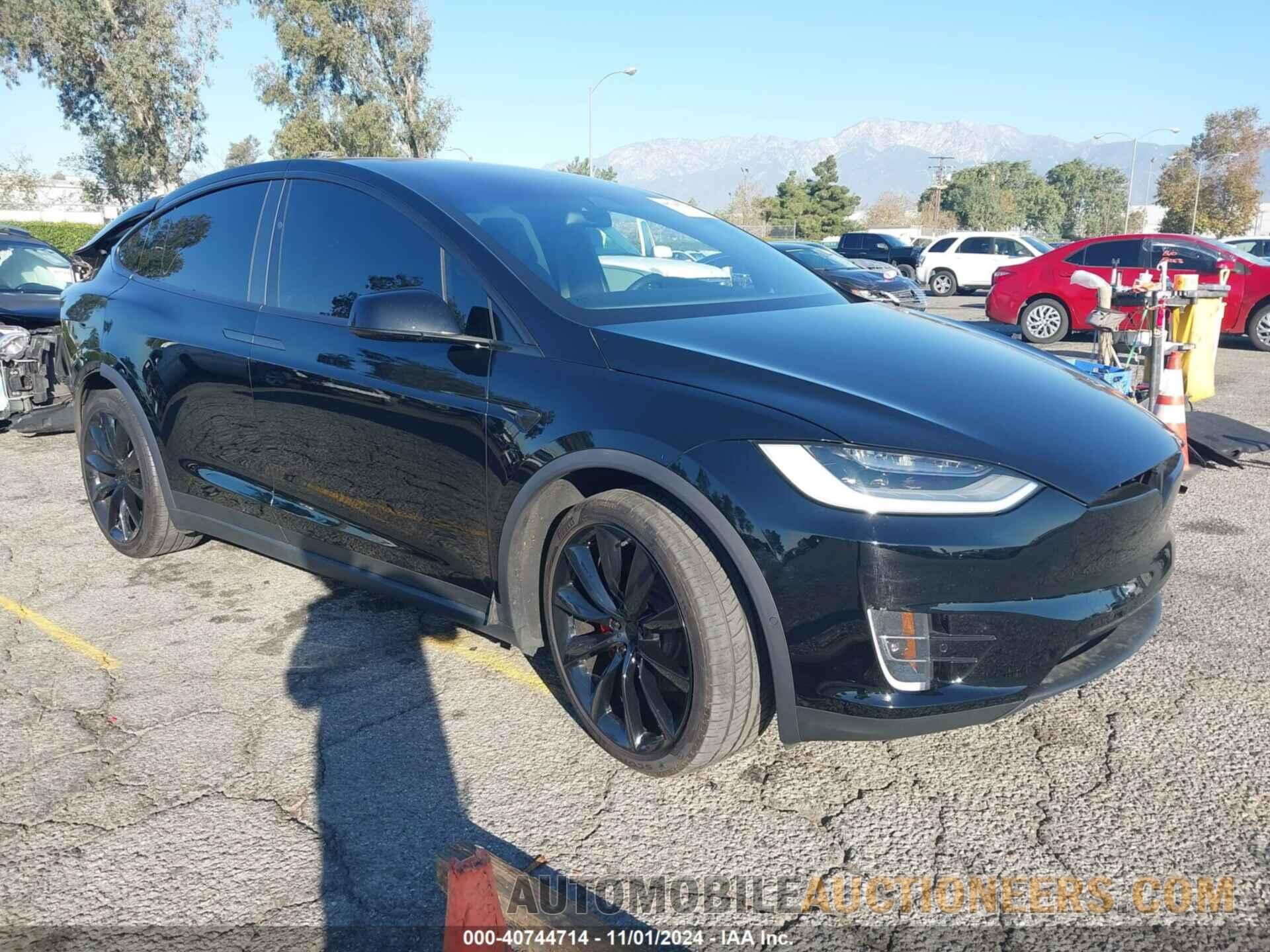 5YJXCDE26LF239727 TESLA MODEL X 2020