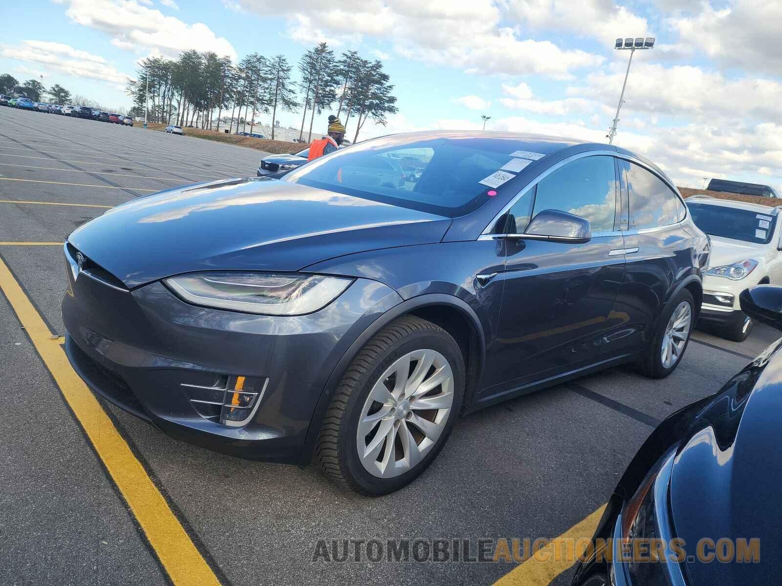 5YJXCDE27LF229045 Tesla Model X 2020