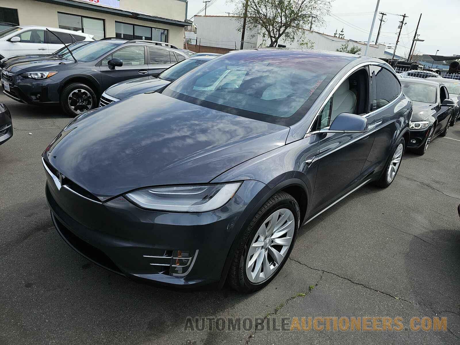 5YJXCDE28LF238191 Tesla Model X 2020