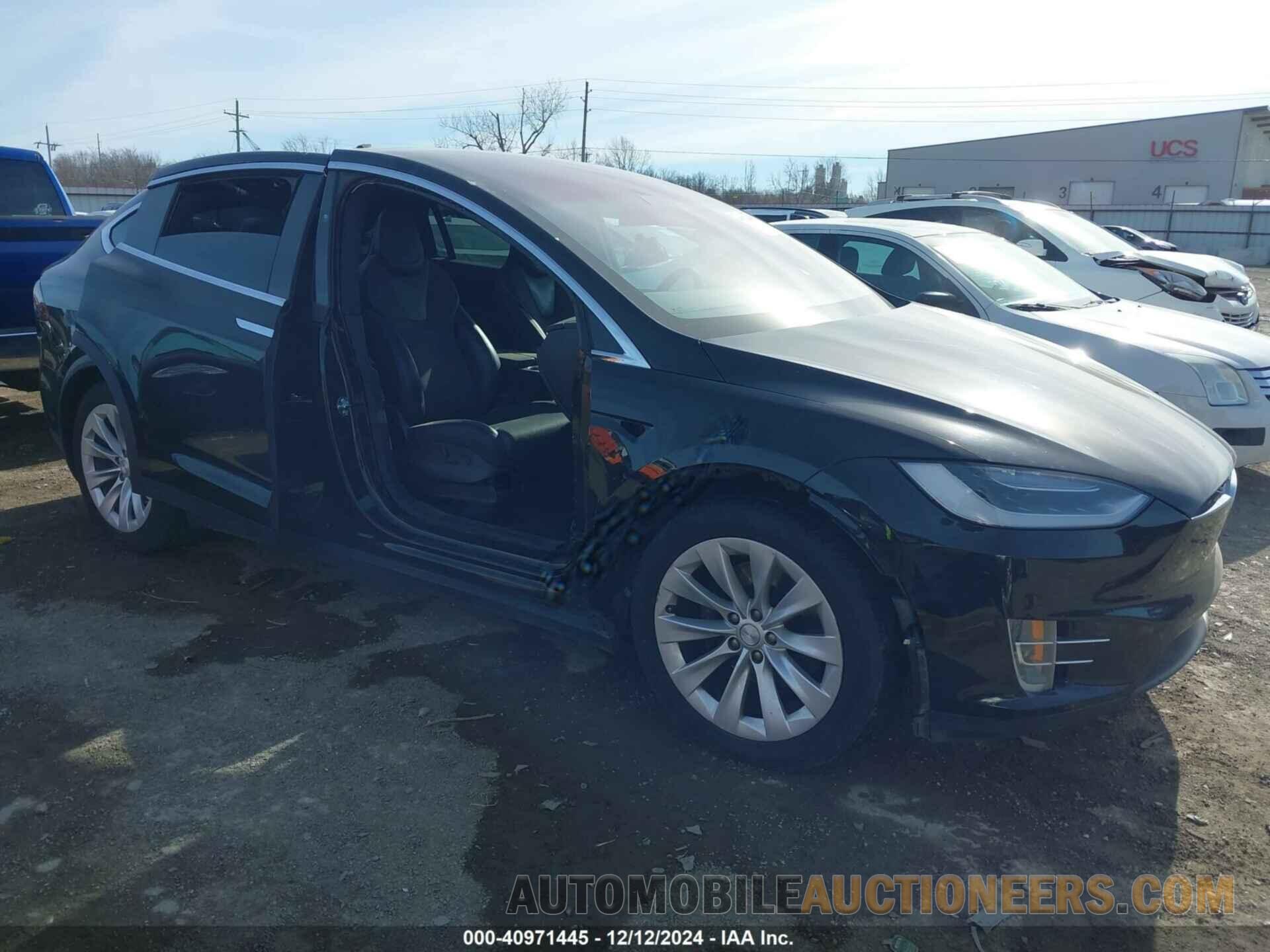 5YJXCDE29HF076840 TESLA MODEL X 2017