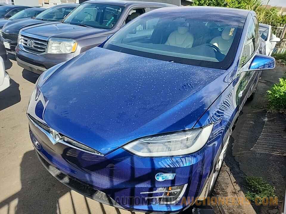 5YJXCDE46LF302729 Tesla Model X 2020