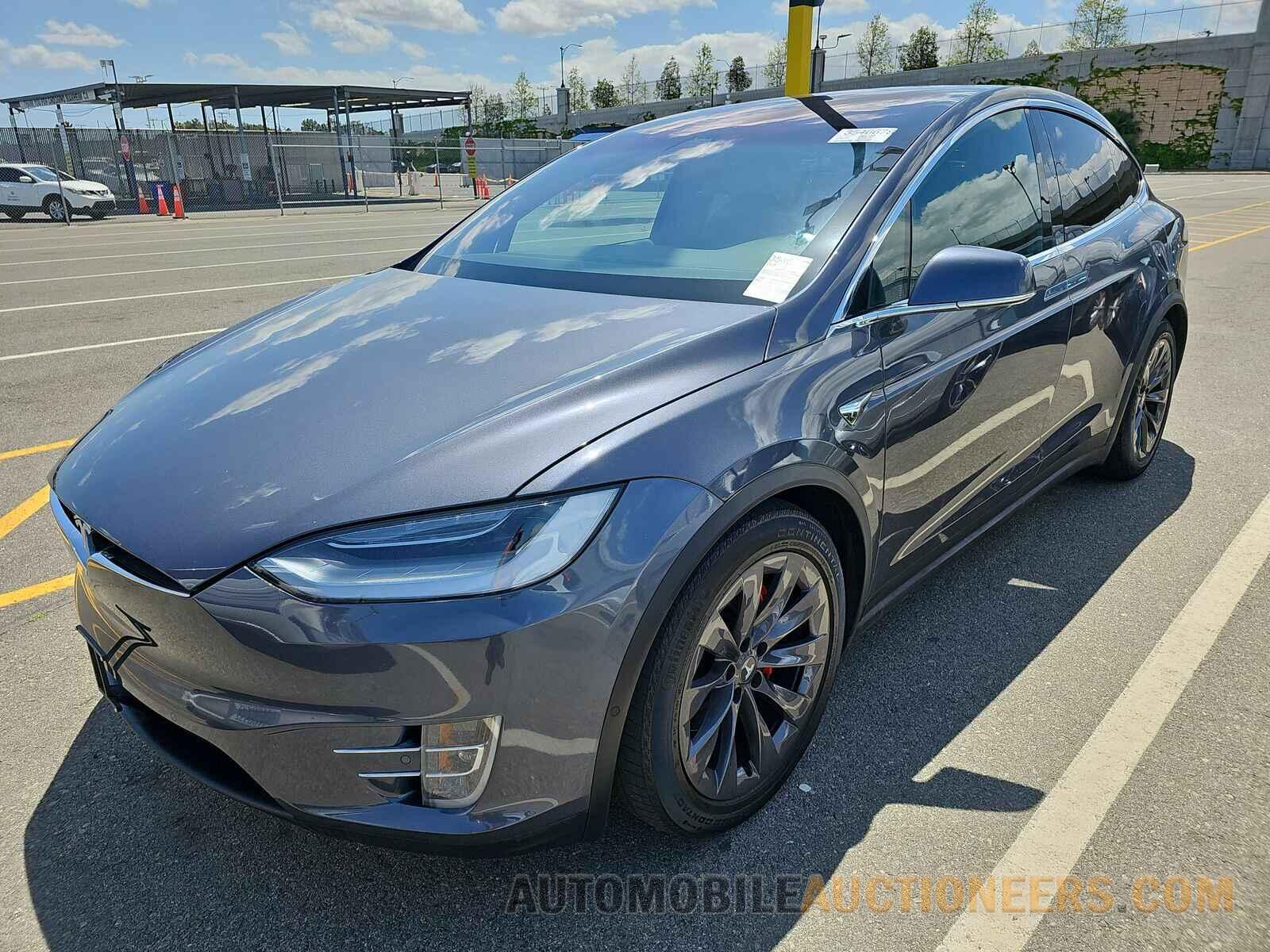 5YJXCDE47LF296438 Tesla Model X 2020