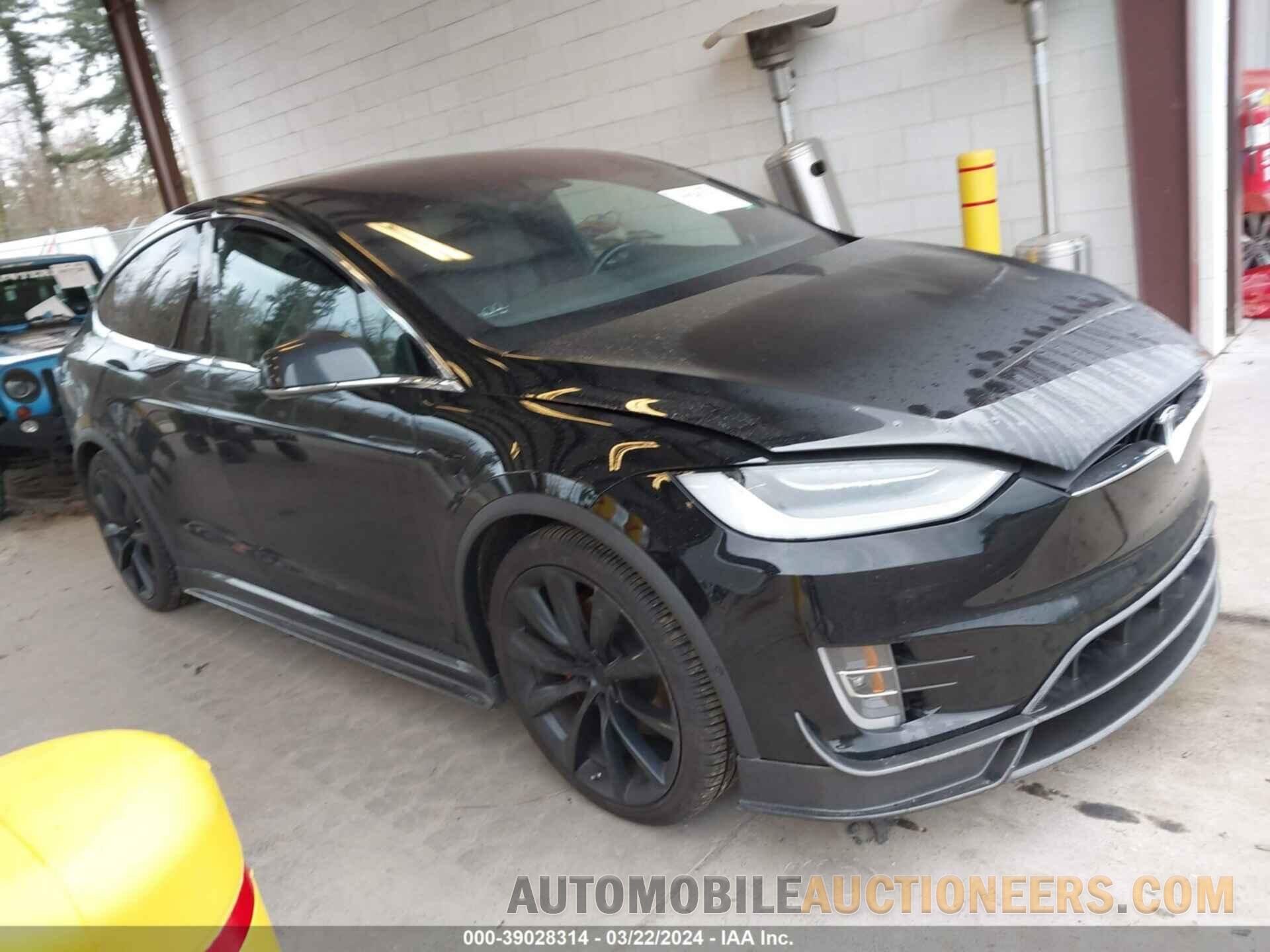 5YJXCDE48LF303784 TESLA MODEL X 2020