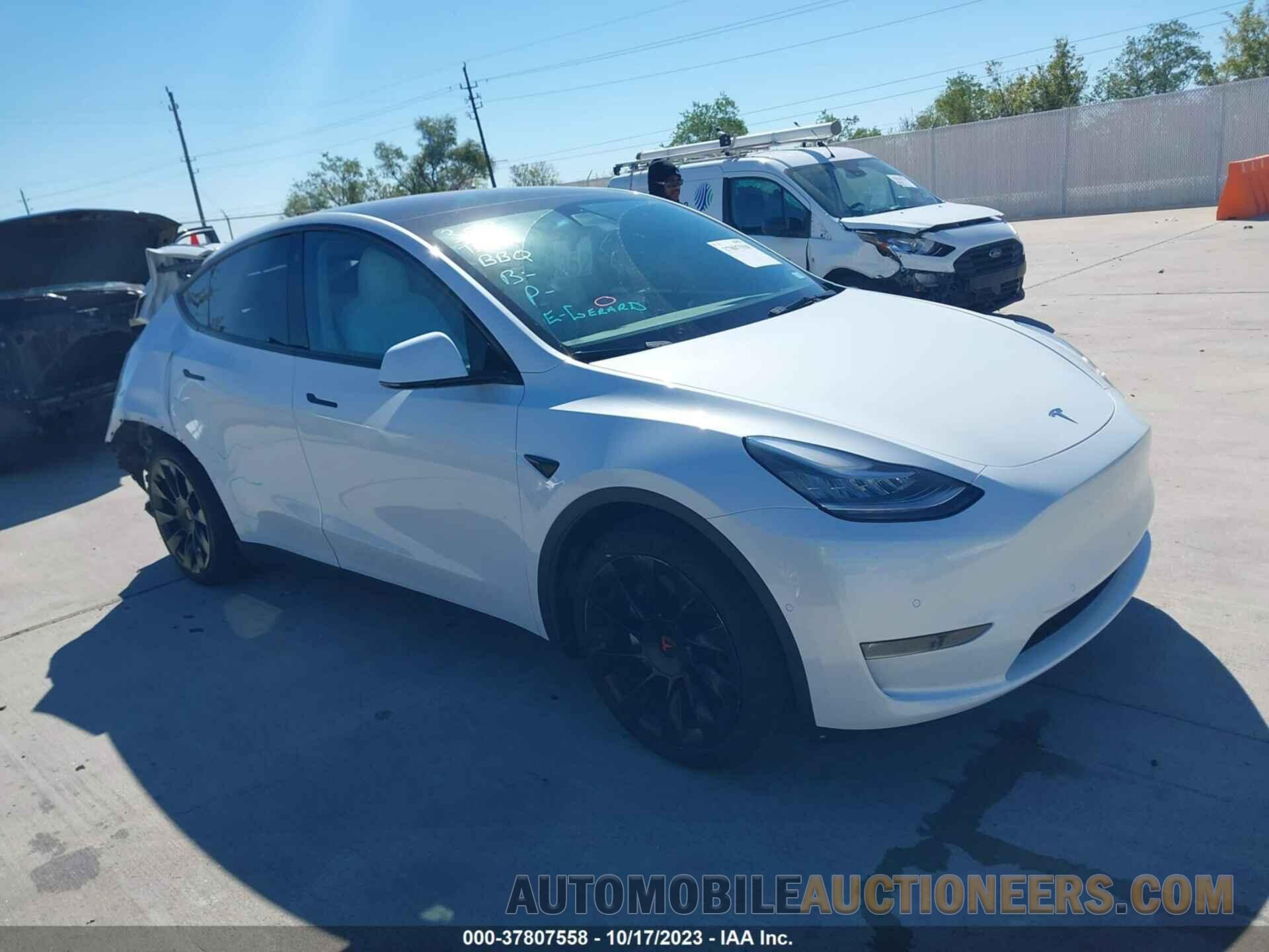 5YJYGAEE4MF263026 TESLA MODEL Y 2021