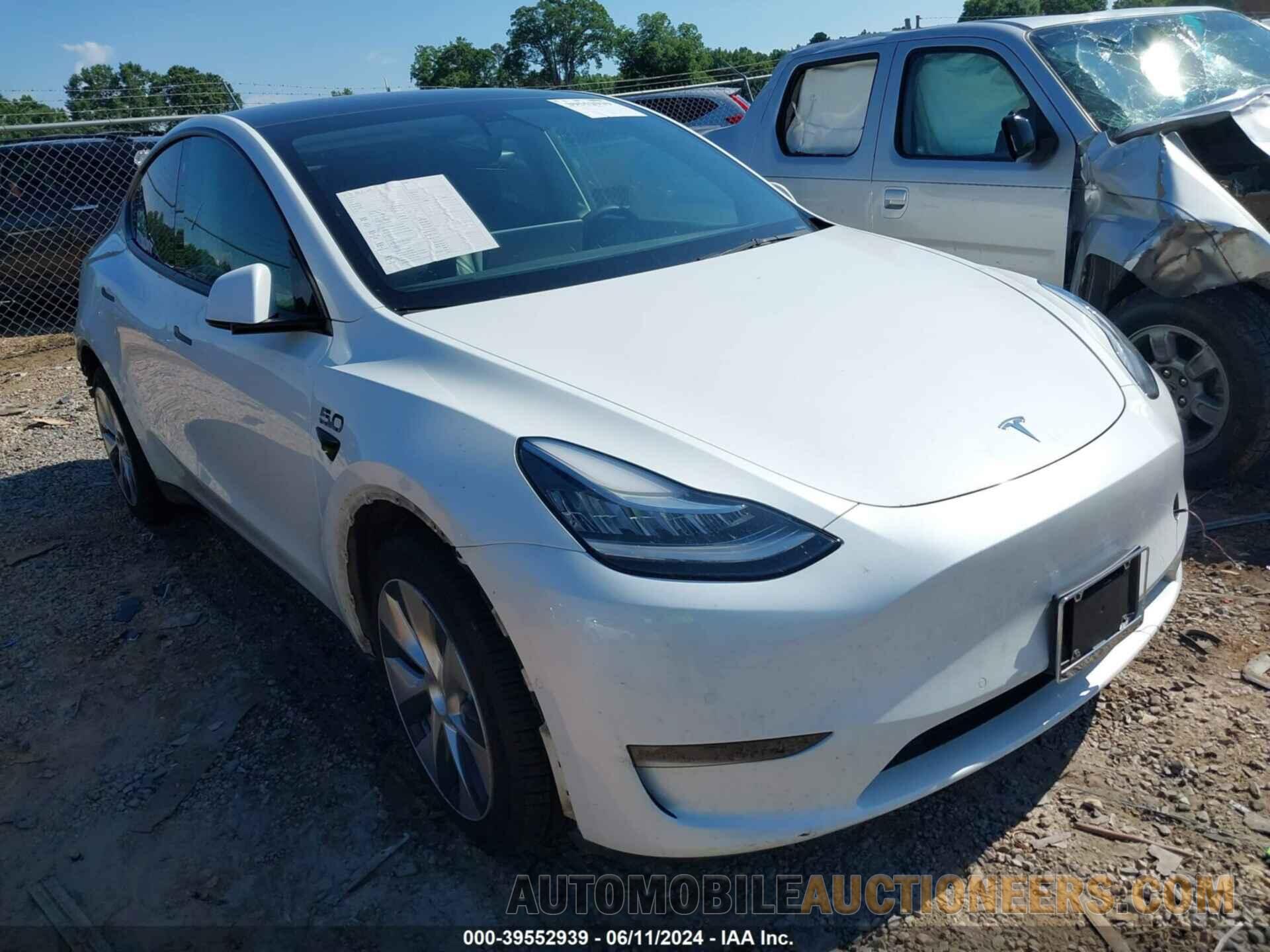 5YJYGDEE3MF300715 TESLA MODEL Y 2021