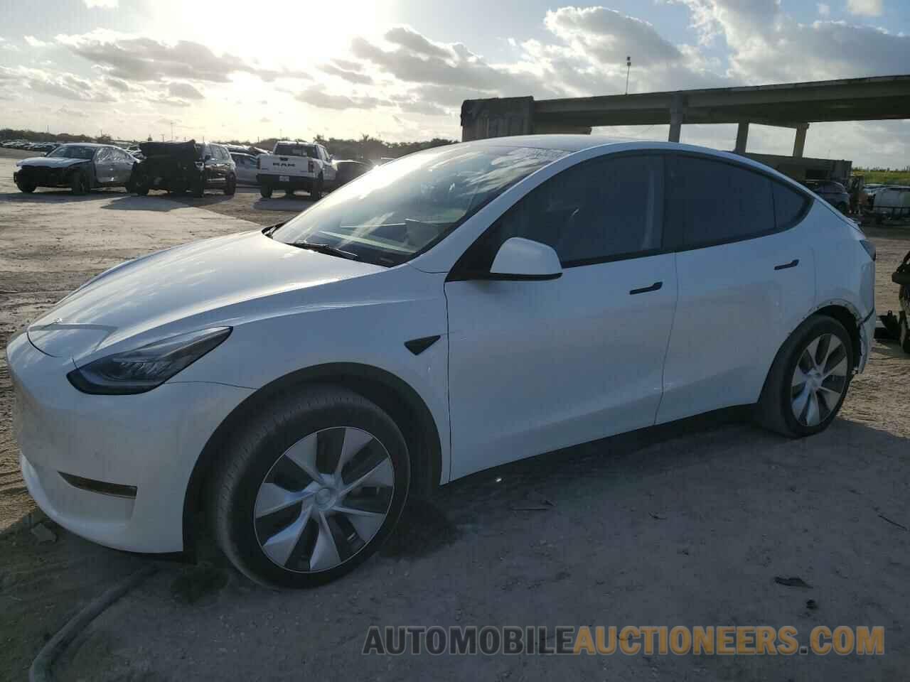 5YJYGDEE6MF114358 TESLA MODEL Y 2021