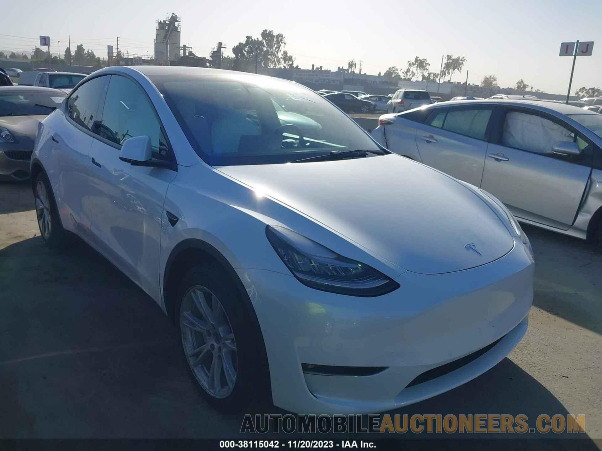 5YJYGDEEXMF121975 TESLA MODEL Y 2021