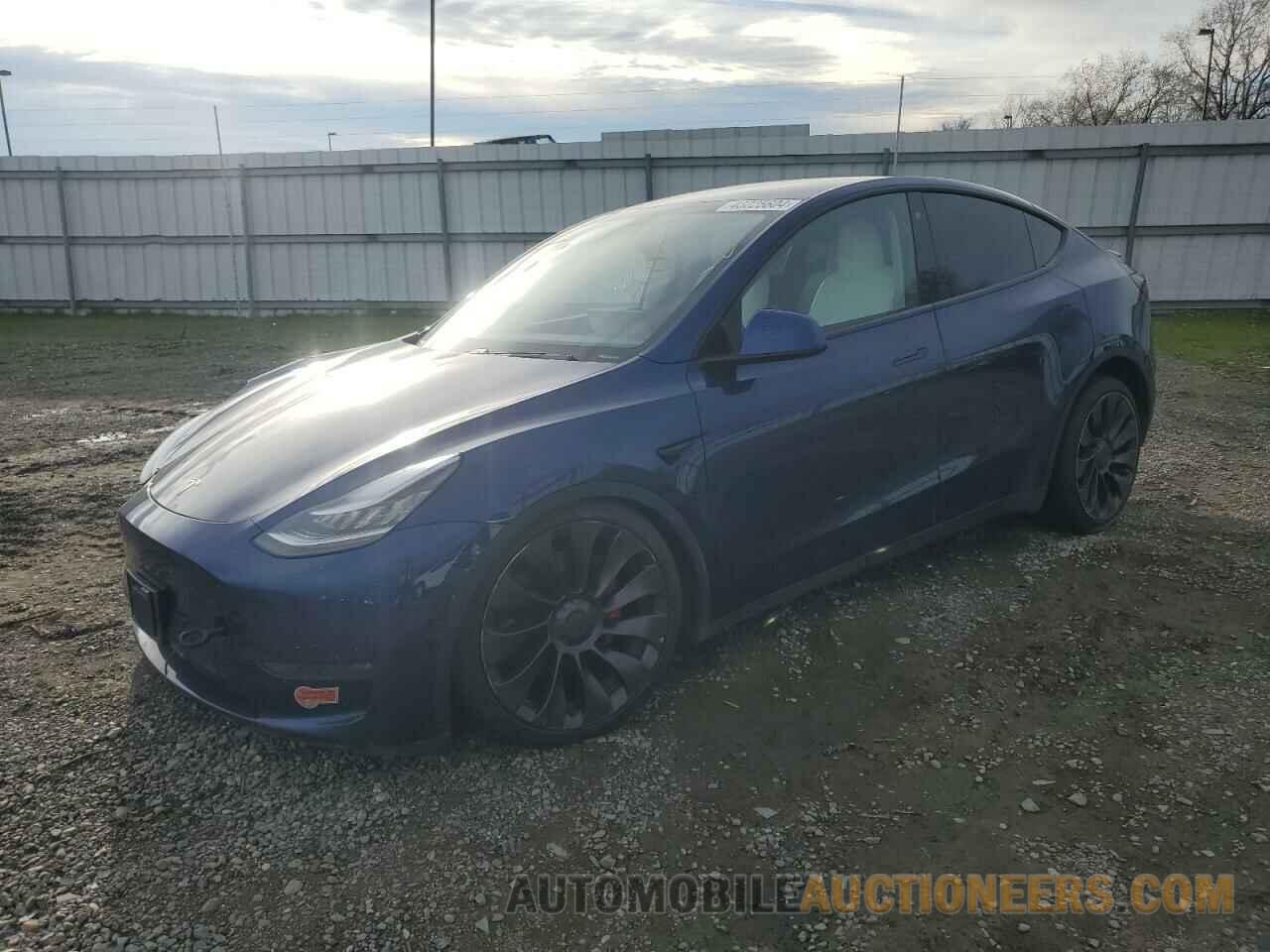 5YJYGDEF8LF017458 TESLA MODEL Y 2020