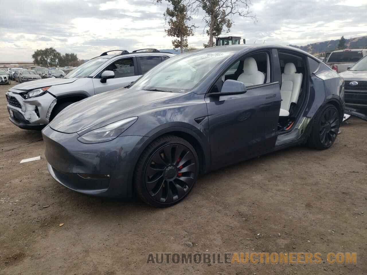 5YJYGDEF8MF136824 TESLA MODEL Y 2021