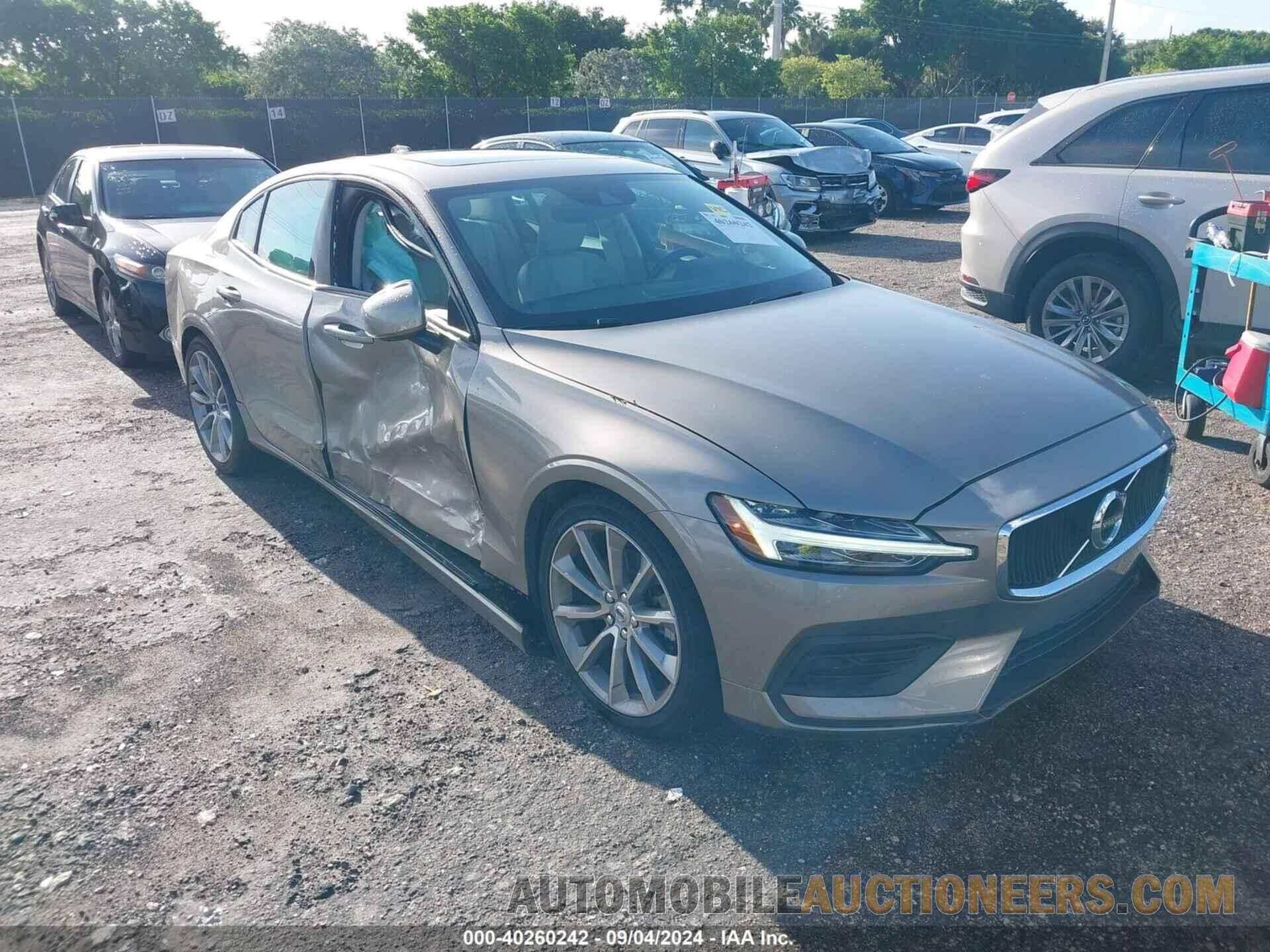 7JR102FK1KG005101 VOLVO S60 2019