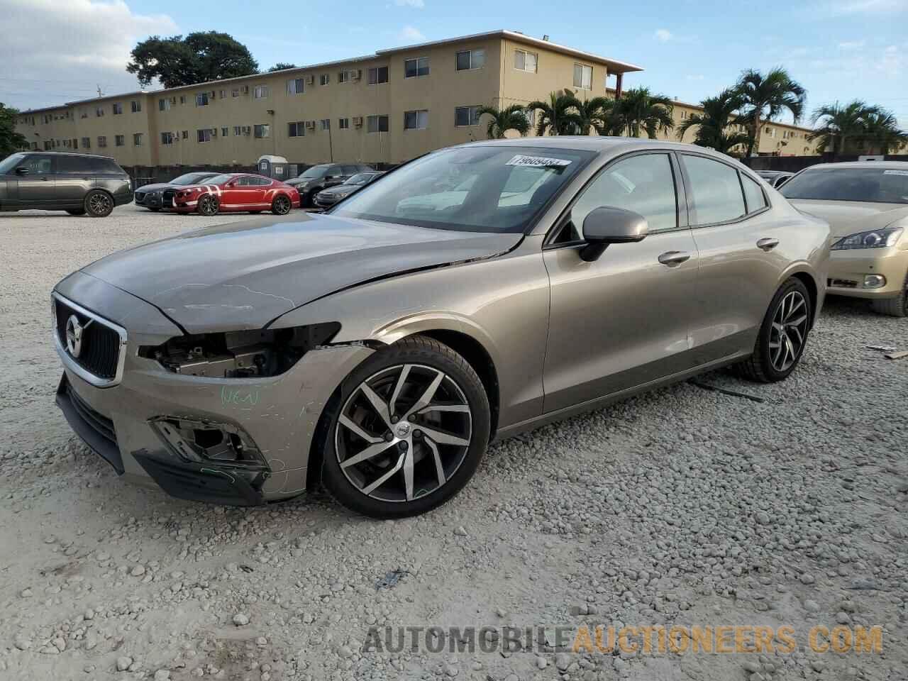 7JR102FK2KG010033 VOLVO S60 2019