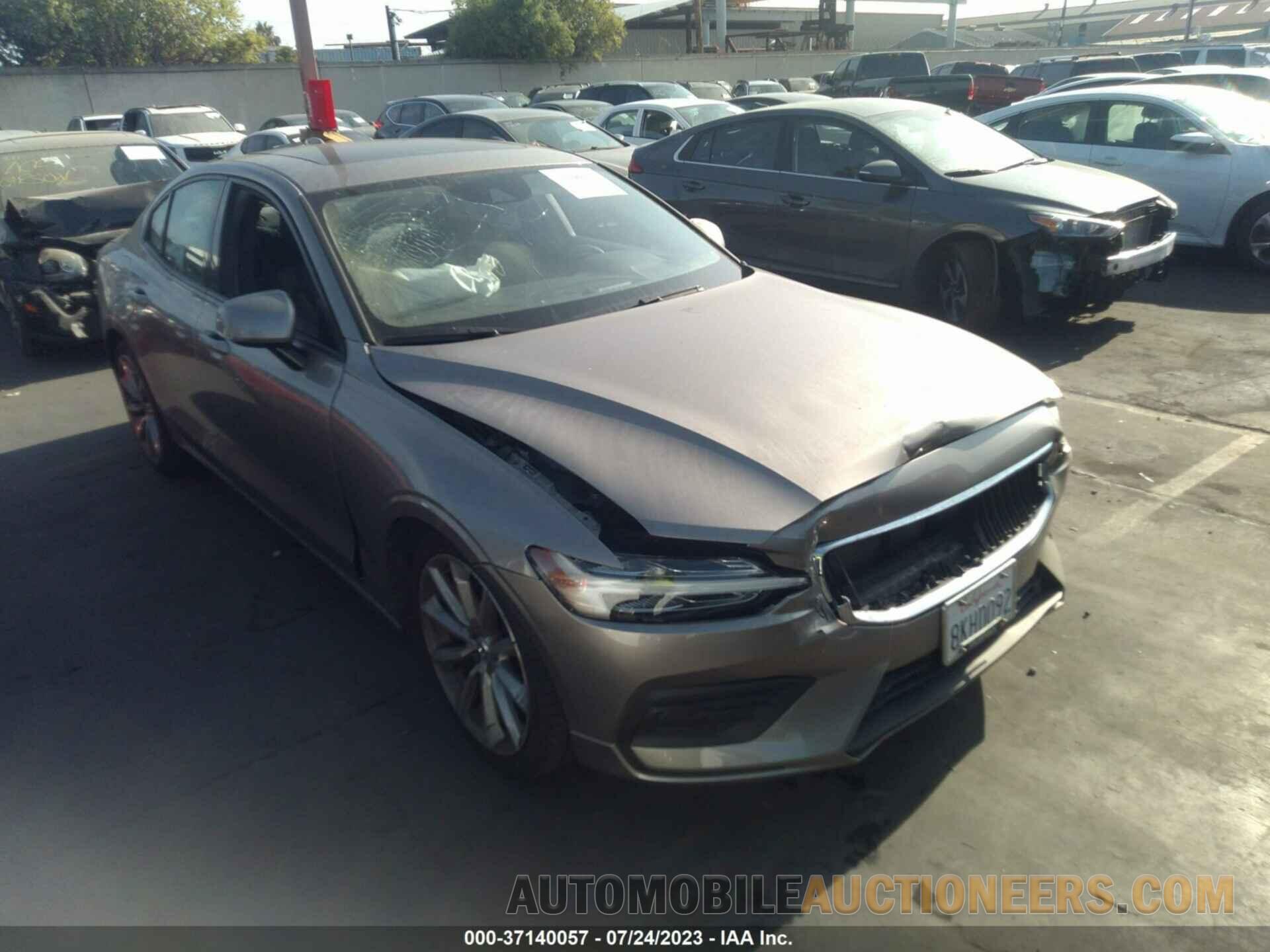 7JR102FK2KG014809 VOLVO S60 2019