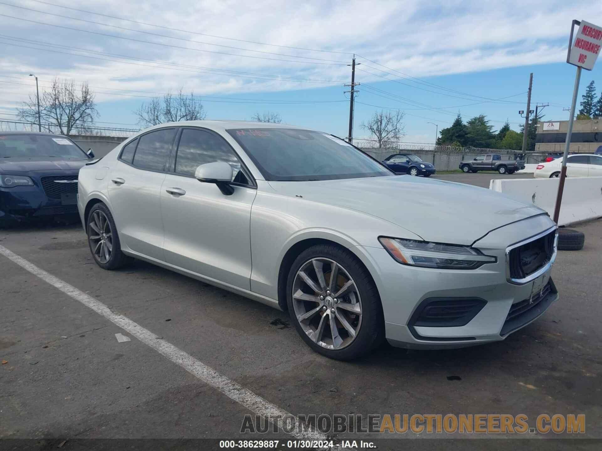 7JR102FK4KG002368 VOLVO S60 2019