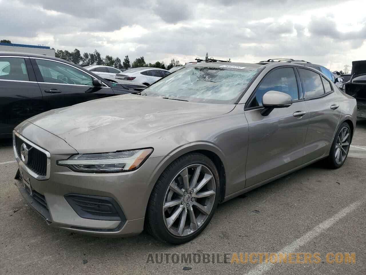 7JR102FK5KG012133 VOLVO S60 2019