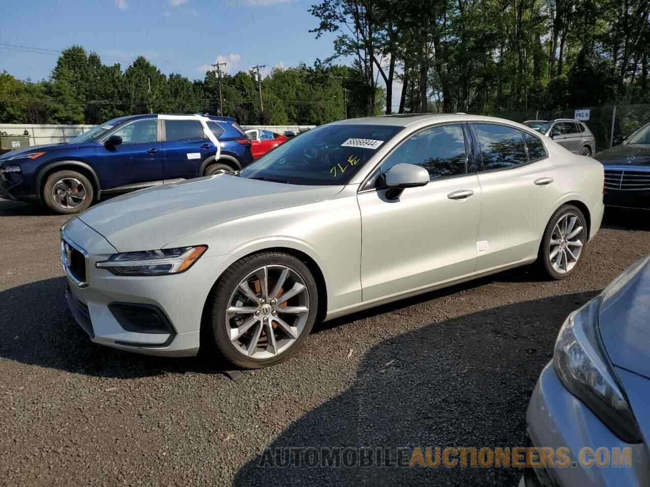 7JR102FK7KG001117 VOLVO S60 2019