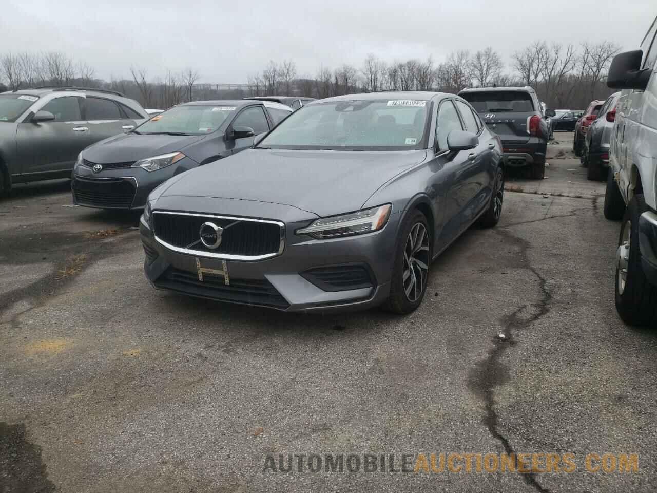 7JR102FK7KG013915 VOLVO S60 2019