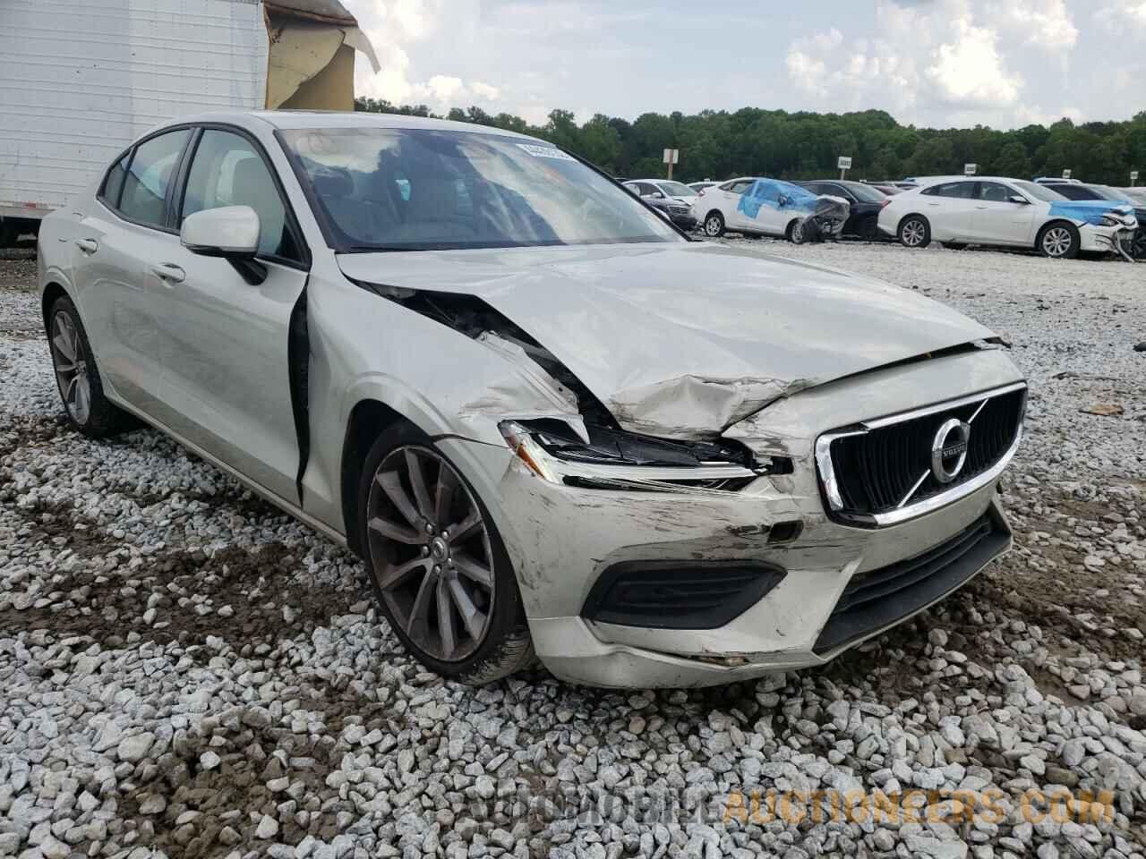 7JR102FKXKG010037 VOLVO S60 2019