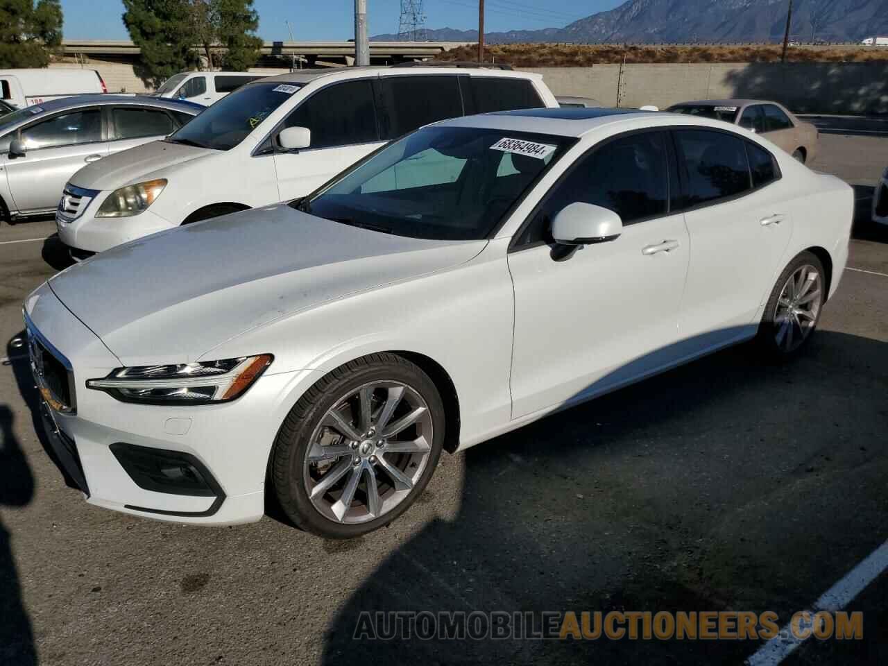 7JR102FKXKG010880 VOLVO S60 2019