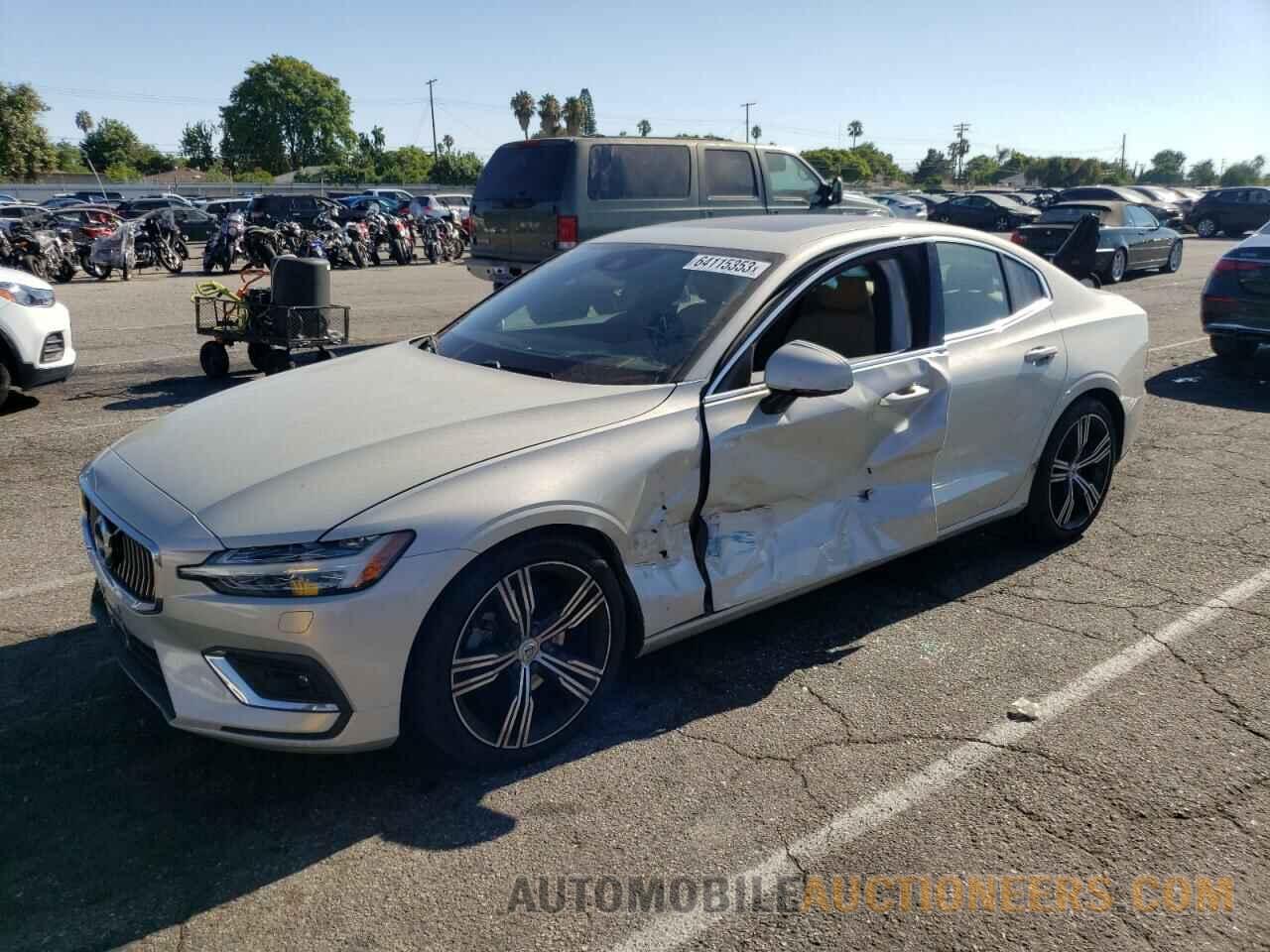 7JR102FL4KG003044 VOLVO S60 2019