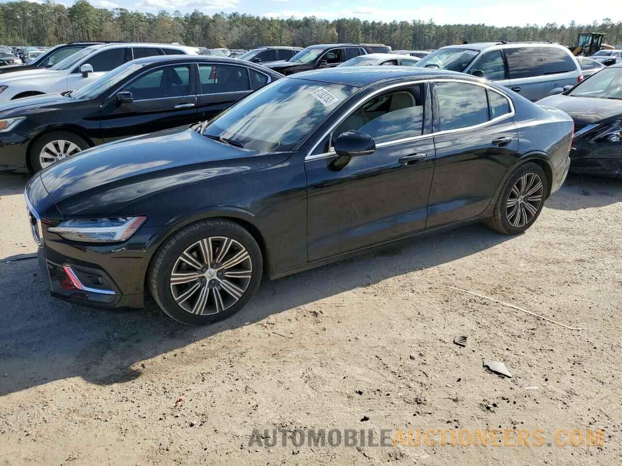 7JR102FL8KG015388 VOLVO S60 2019