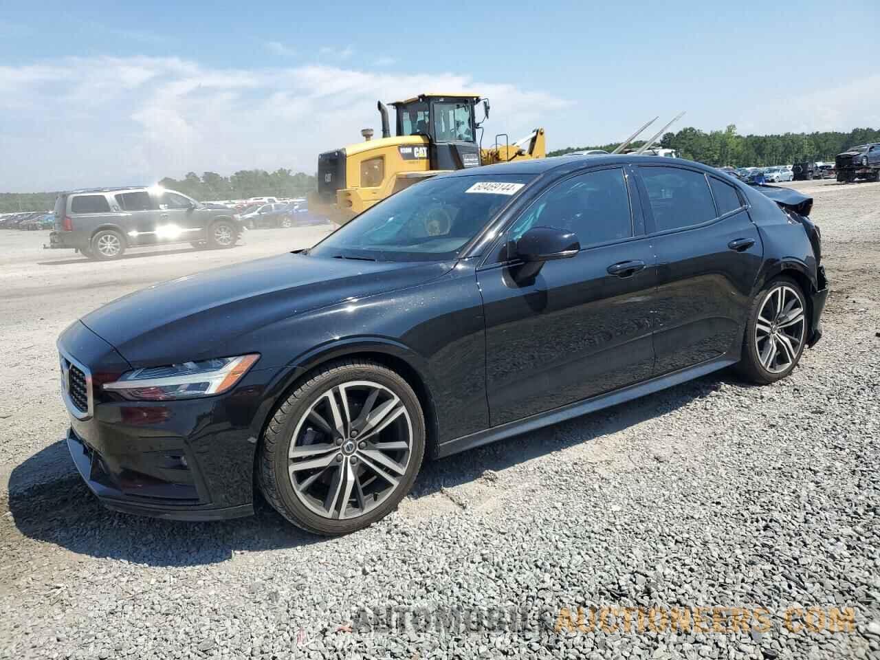 7JR102FM1KG015032 VOLVO S60 2019