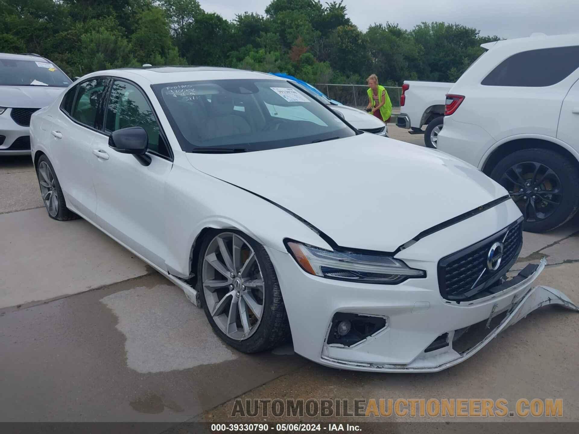 7JR102FZ9MG119329 VOLVO S60 2021