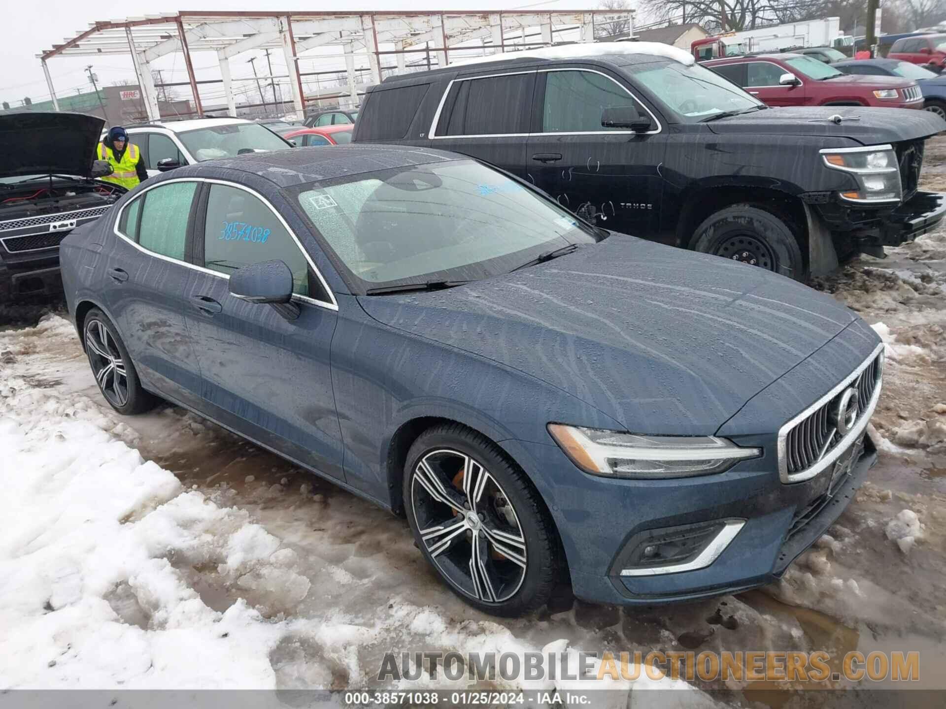 7JR102TL5MG123832 VOLVO S60 2021