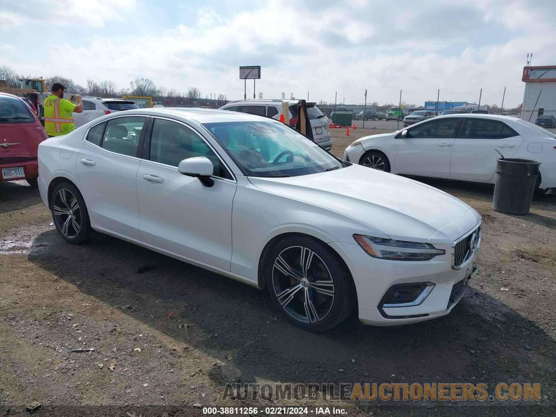 7JRA22TL0KG008207 VOLVO S60 2019