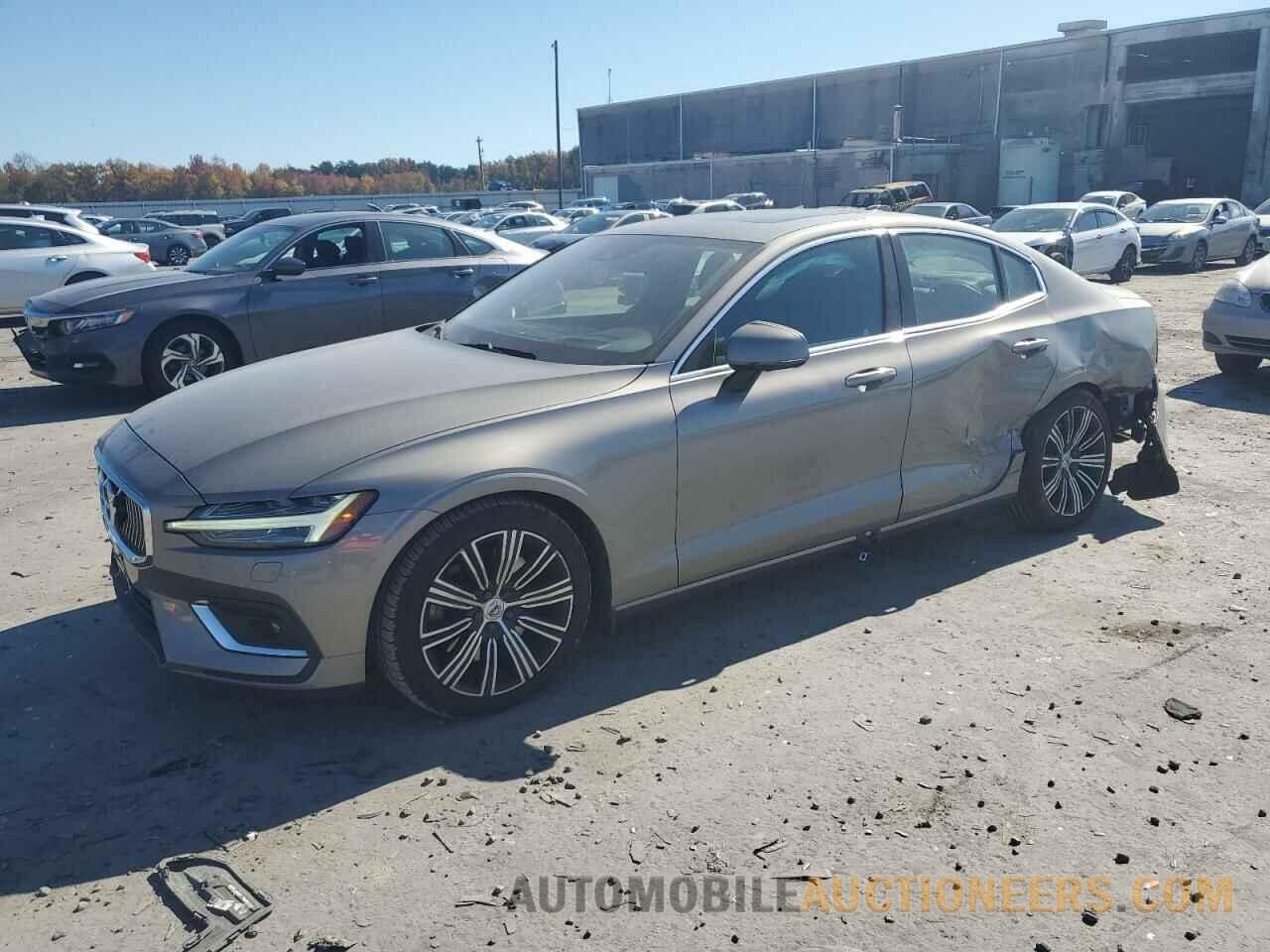 7JRA22TL1KG017496 VOLVO S60 2019