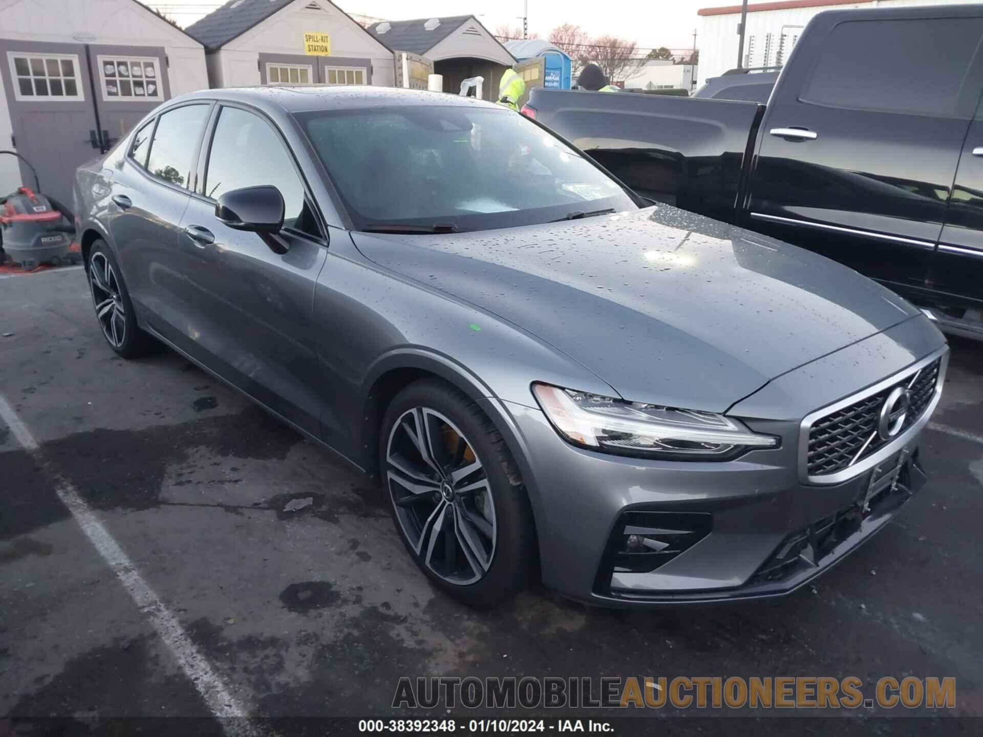 7JRA22TM2KG017032 VOLVO S60 2019